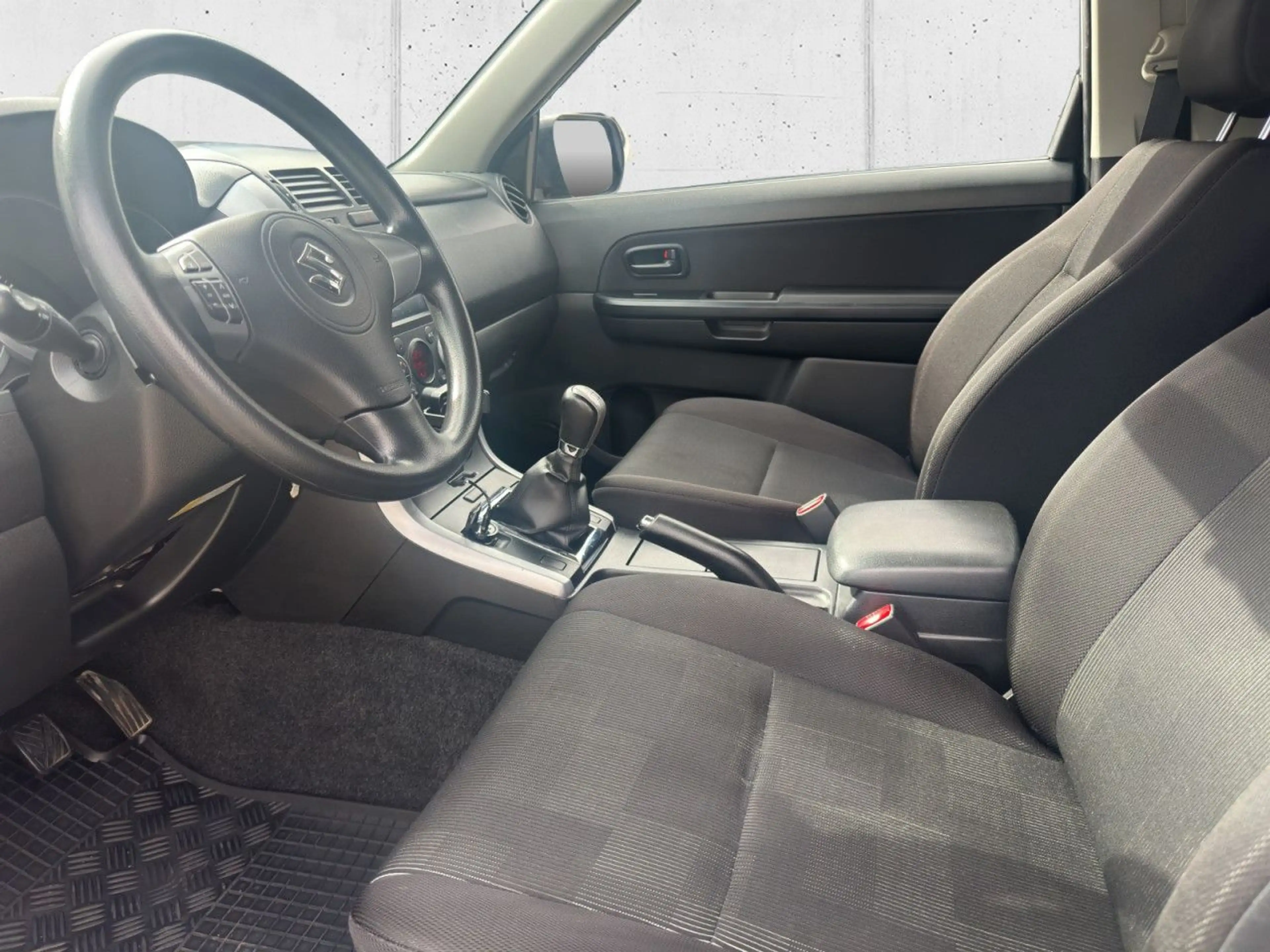 Suzuki Grand Vitara 1.6 4x4 Offroadpaket Seilwinde Klima — photo 9