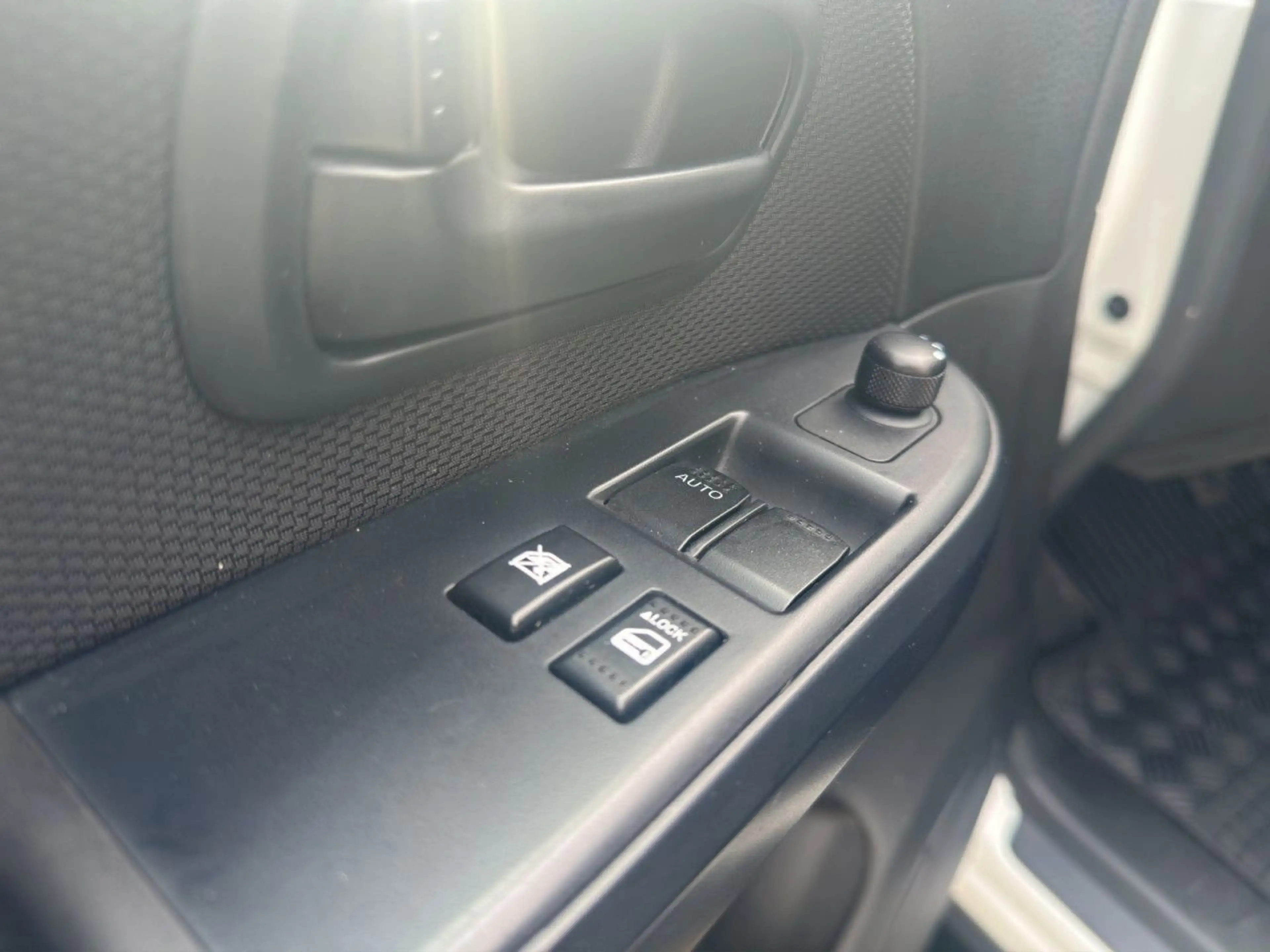 Suzuki Grand Vitara 1.6 4x4 Offroadpaket Seilwinde Klima — photo 12