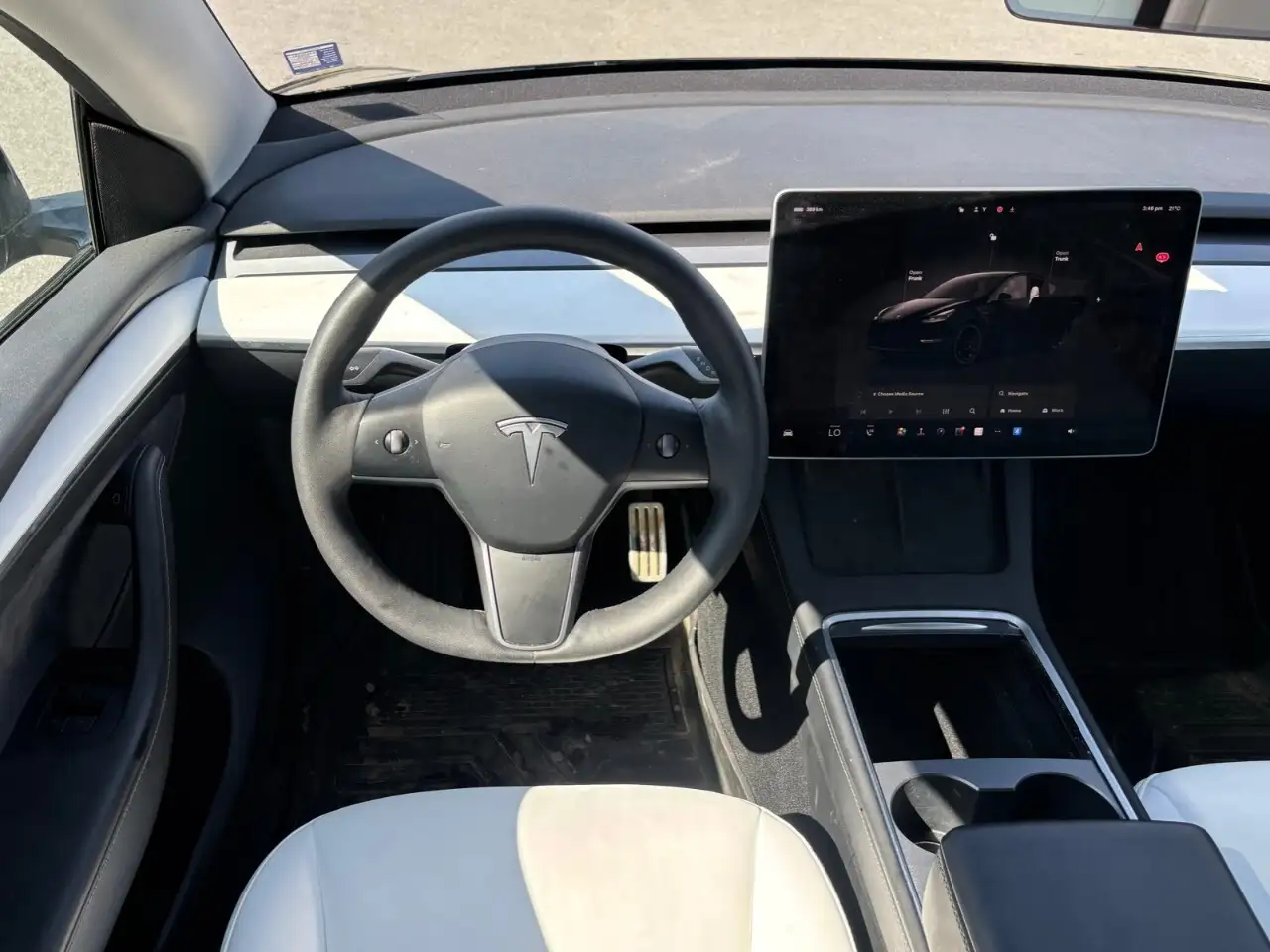 Tesla Model Y снимка Tesla Model Y