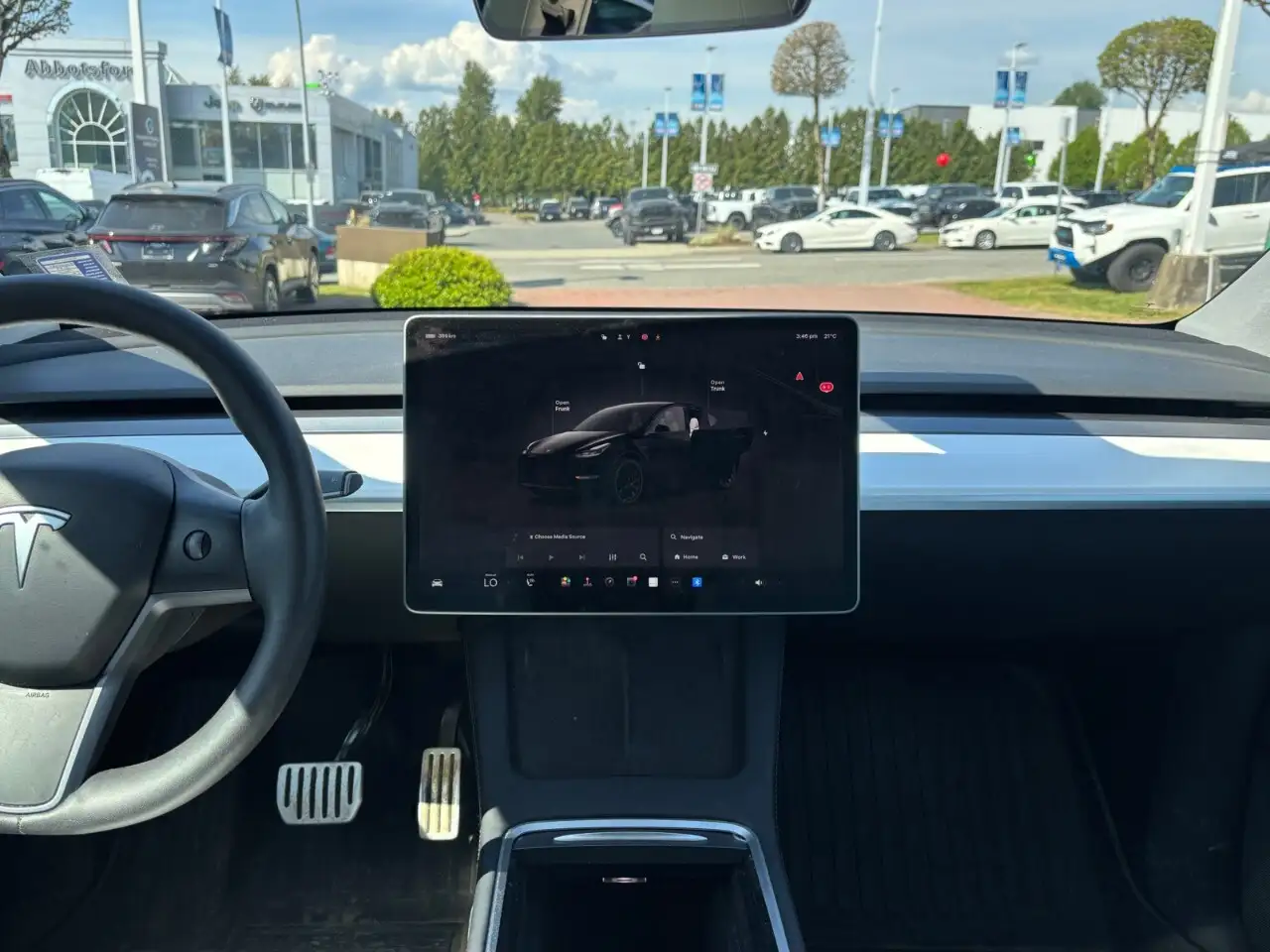 Tesla Model Y снимка Tesla Model Y