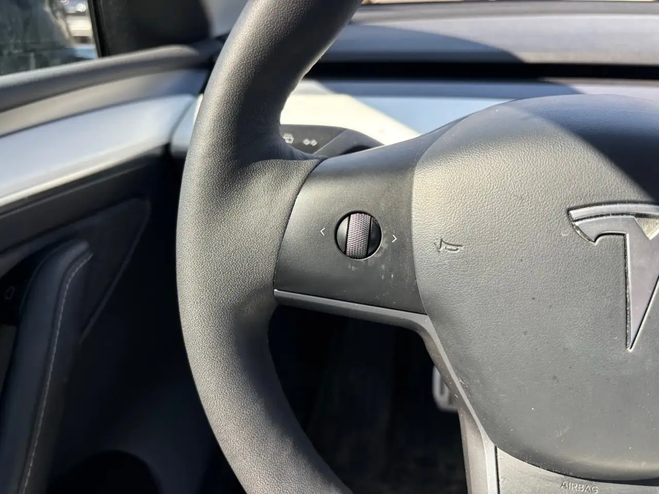 Tesla Model Y снимка Tesla Model Y