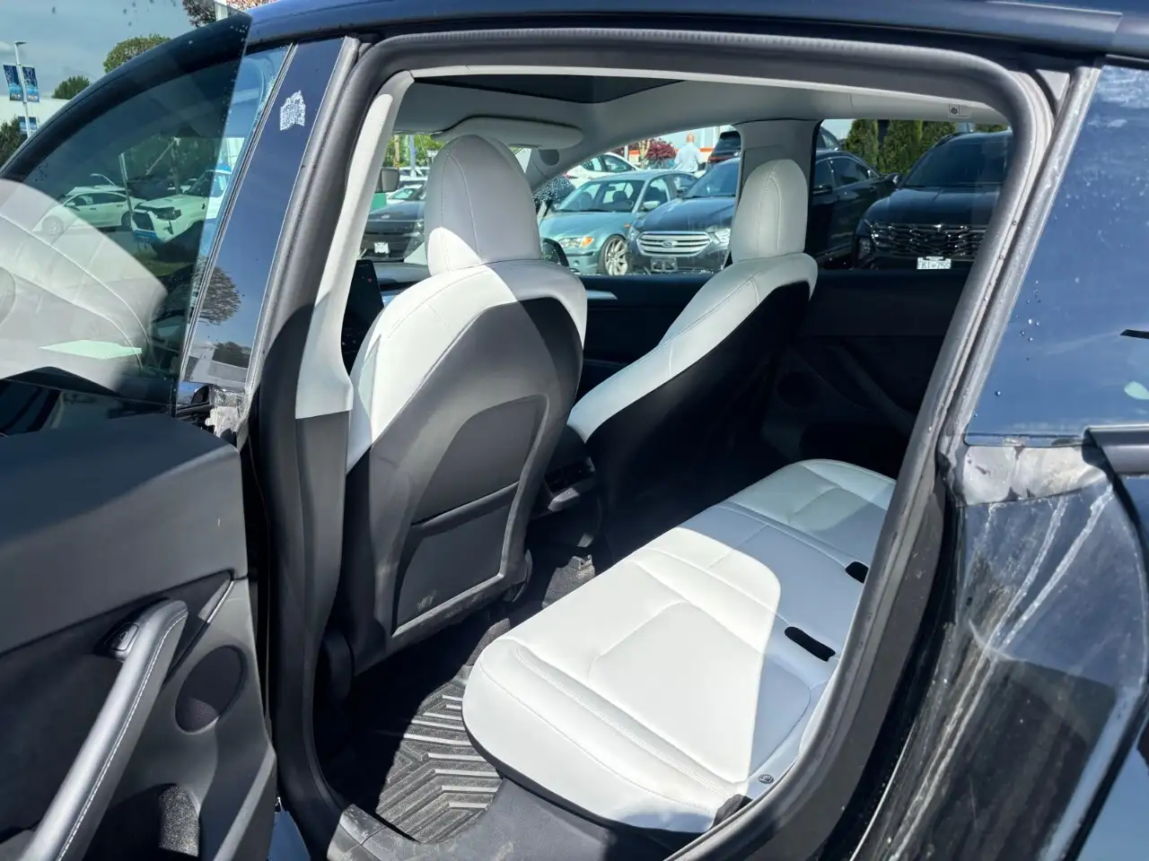 Tesla Model Y снимка Tesla Model Y