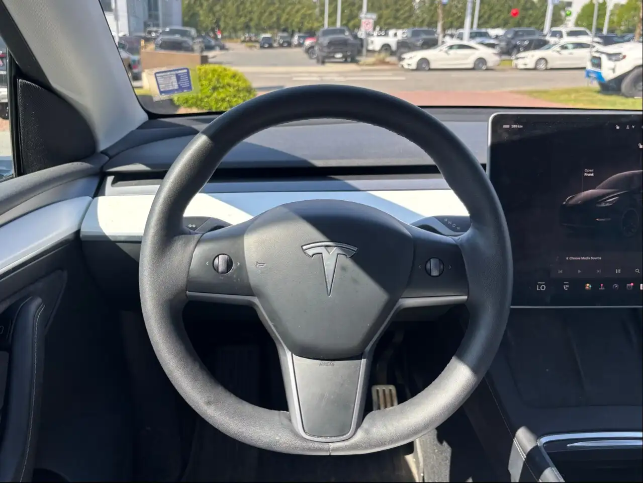Tesla Model Y снимка Tesla Model Y