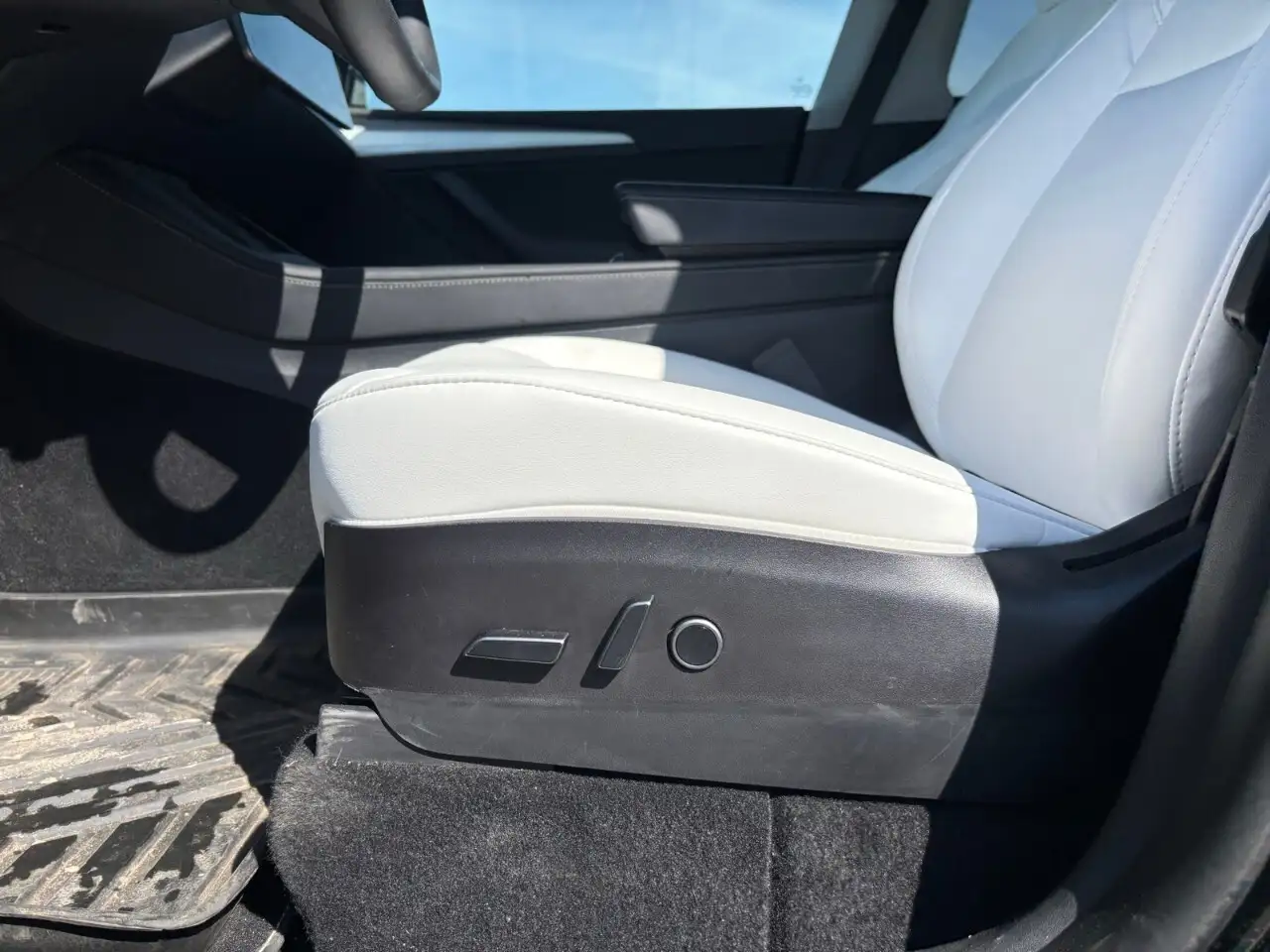 Tesla Model Y снимка Tesla Model Y