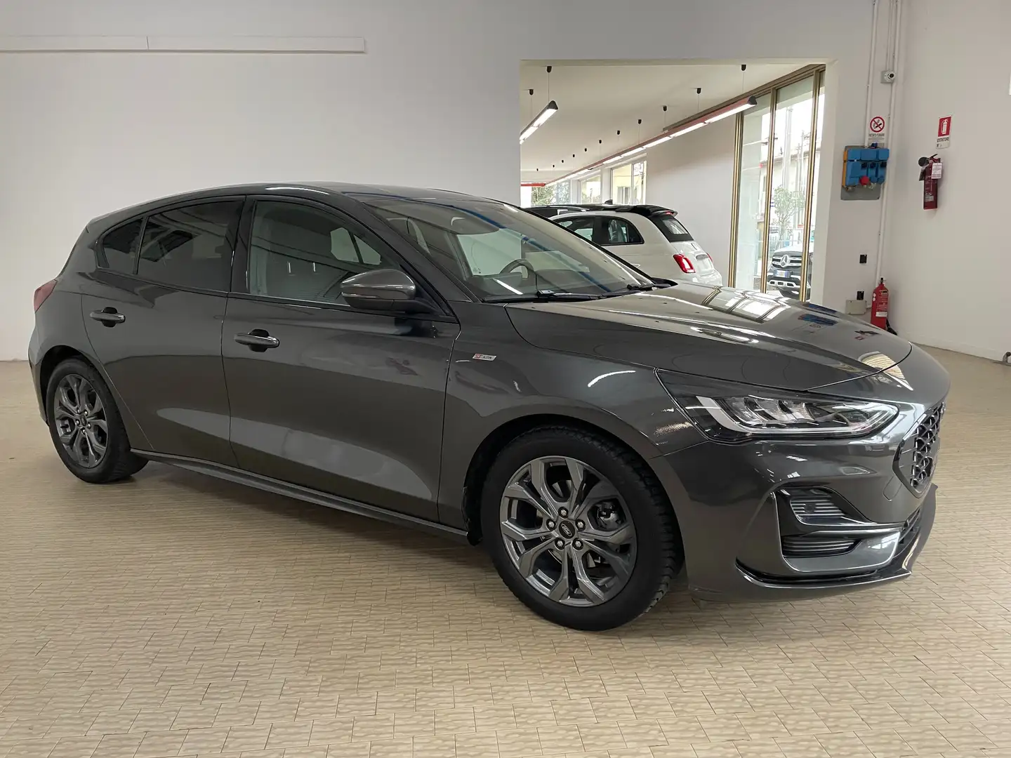 Ford Focus 1.0 ecoboost  Hybrid 125cv ST-Line 5p. Grigio - 1