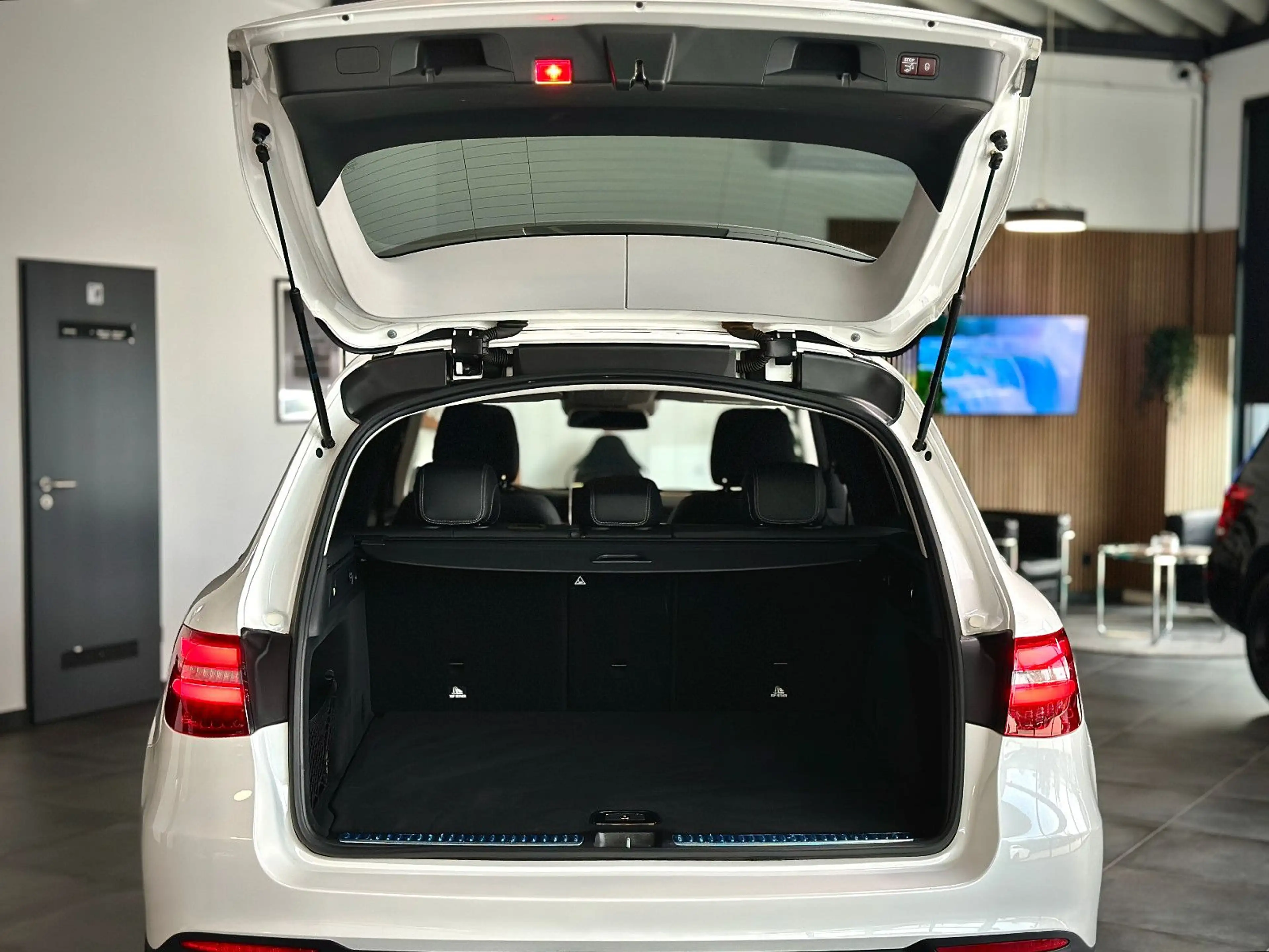 Mercedes-Benz GLC 250 4Matic Distro+*Kamera*Keyless*Burmester* — photo 12
