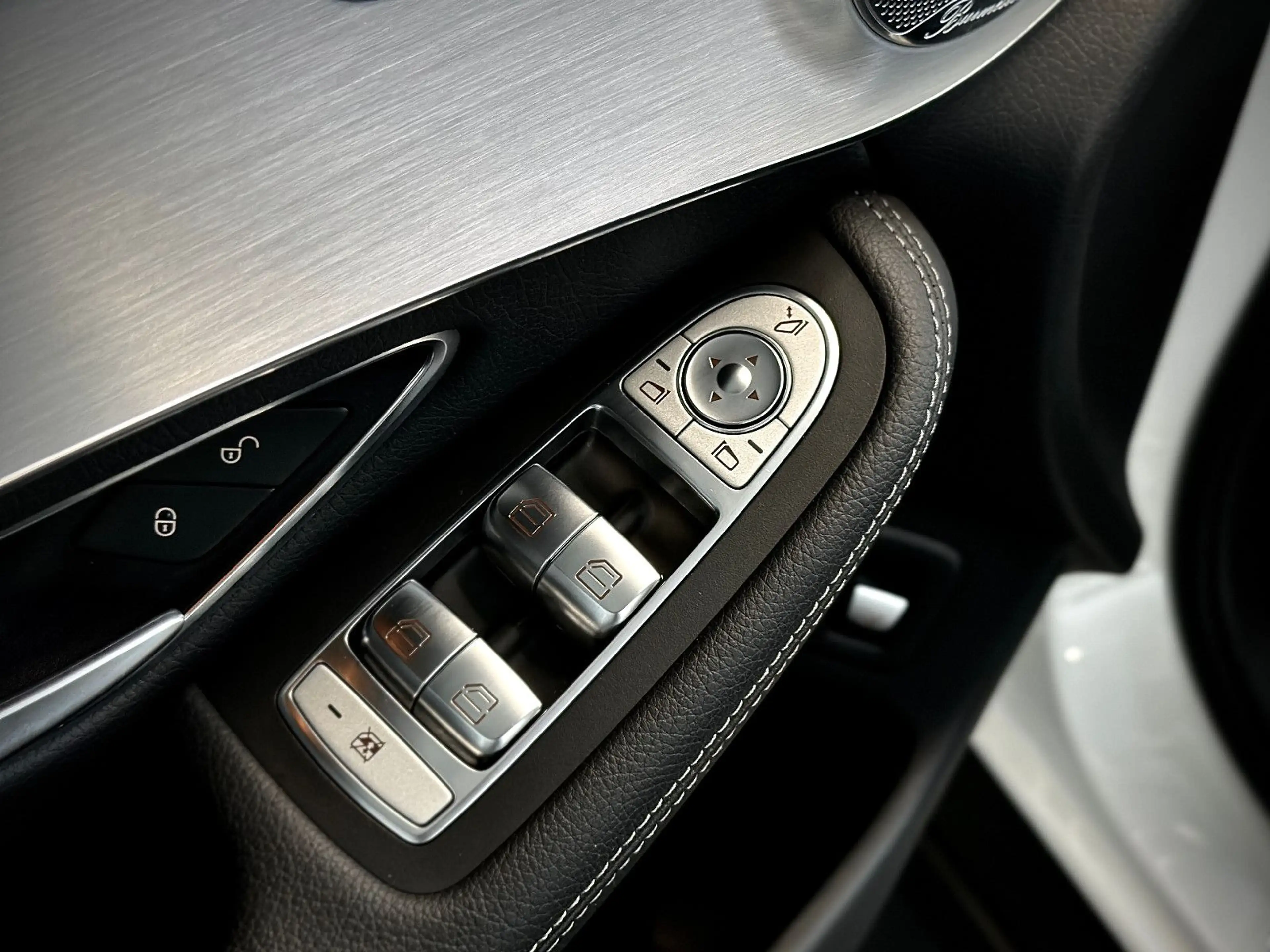 Mercedes-Benz GLC 250 4Matic Distro+*Kamera*Keyless*Burmester* — photo 15