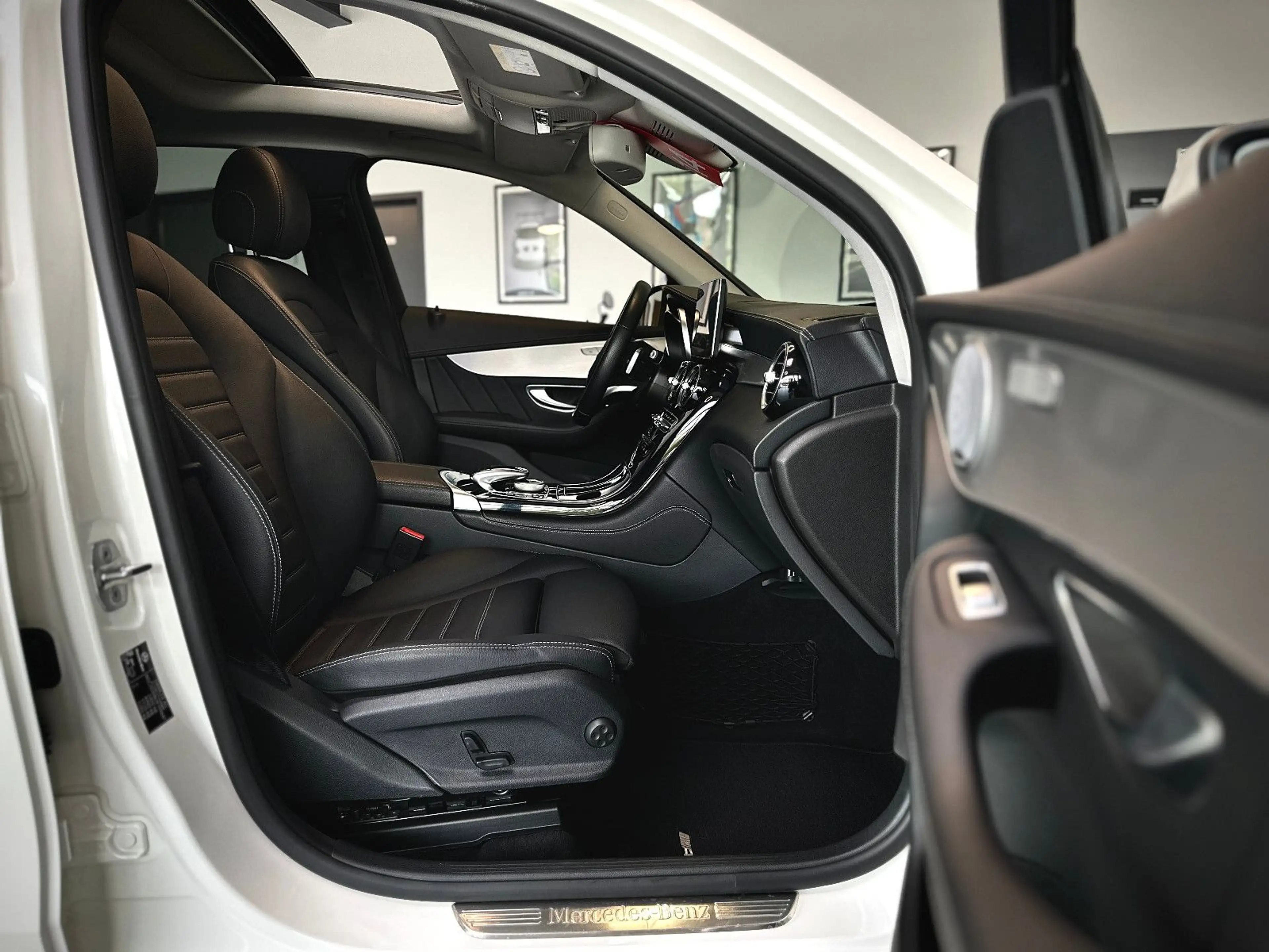 Mercedes-Benz GLC 250 4Matic Distro+*Kamera*Keyless*Burmester* — photo 11
