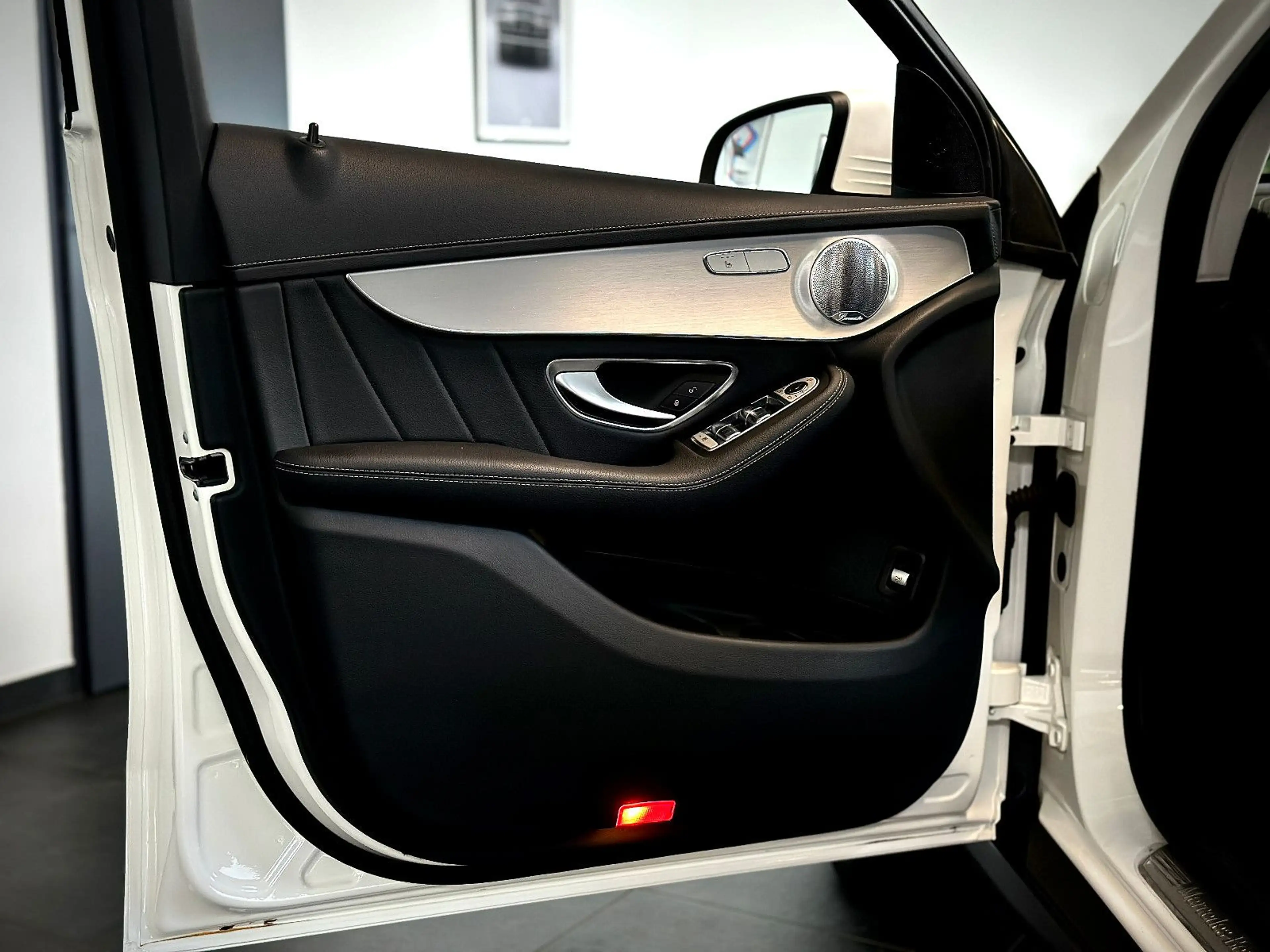Mercedes-Benz GLC 250 4Matic Distro+*Kamera*Keyless*Burmester* — photo 7