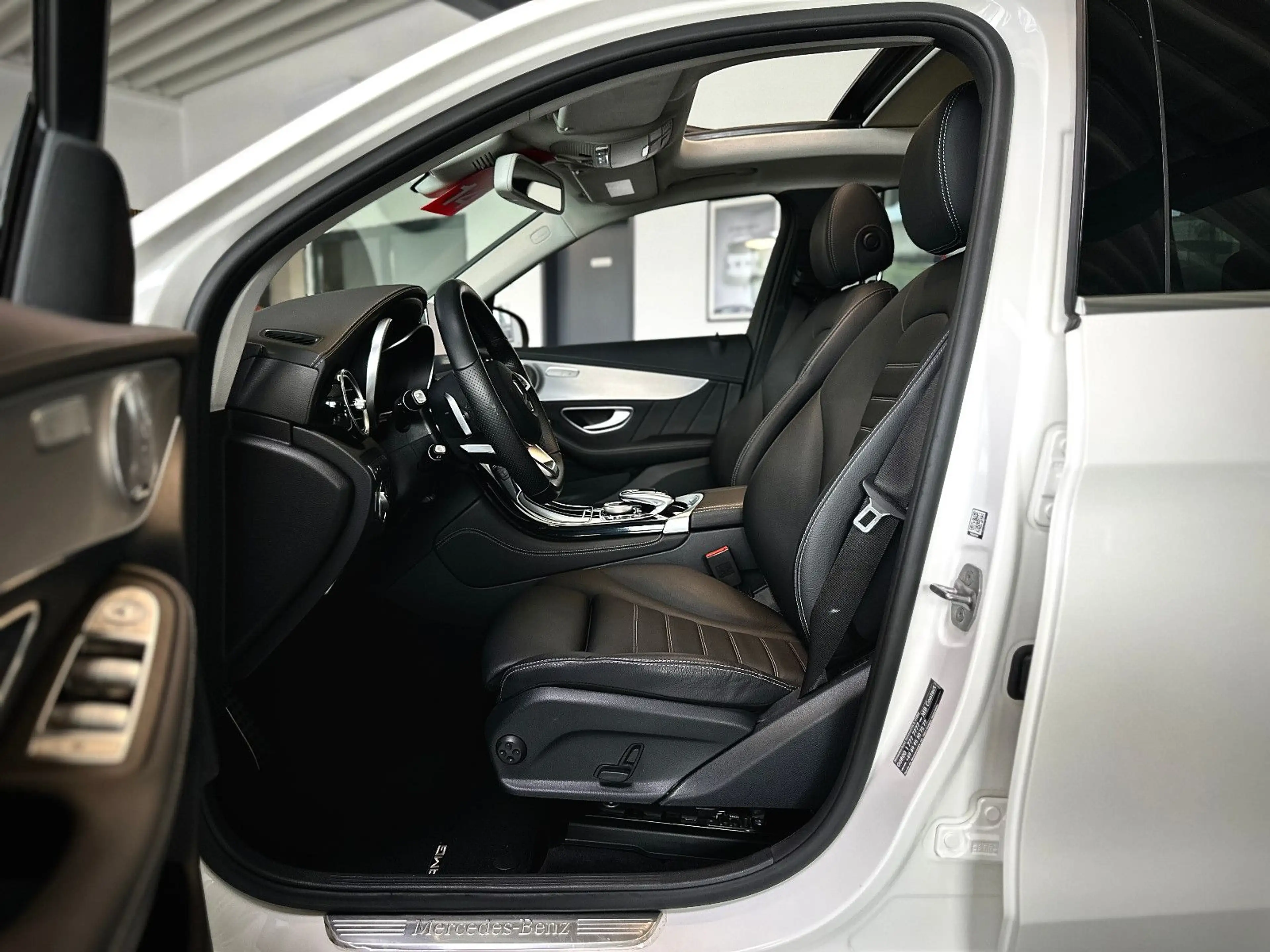 Mercedes-Benz GLC 250 4Matic Distro+*Kamera*Keyless*Burmester* — photo 9