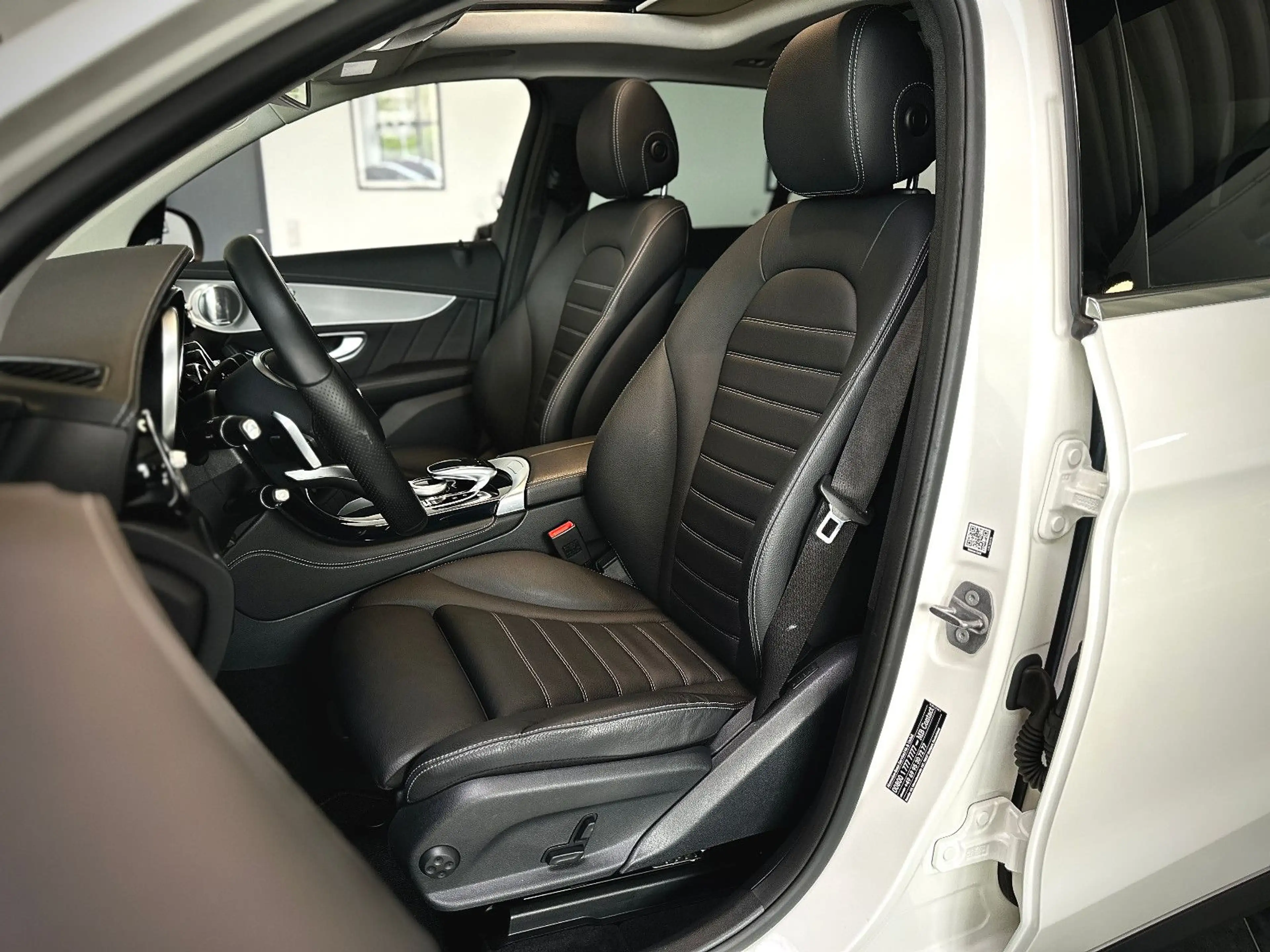 Mercedes-Benz GLC 250 4Matic Distro+*Kamera*Keyless*Burmester* — photo 4