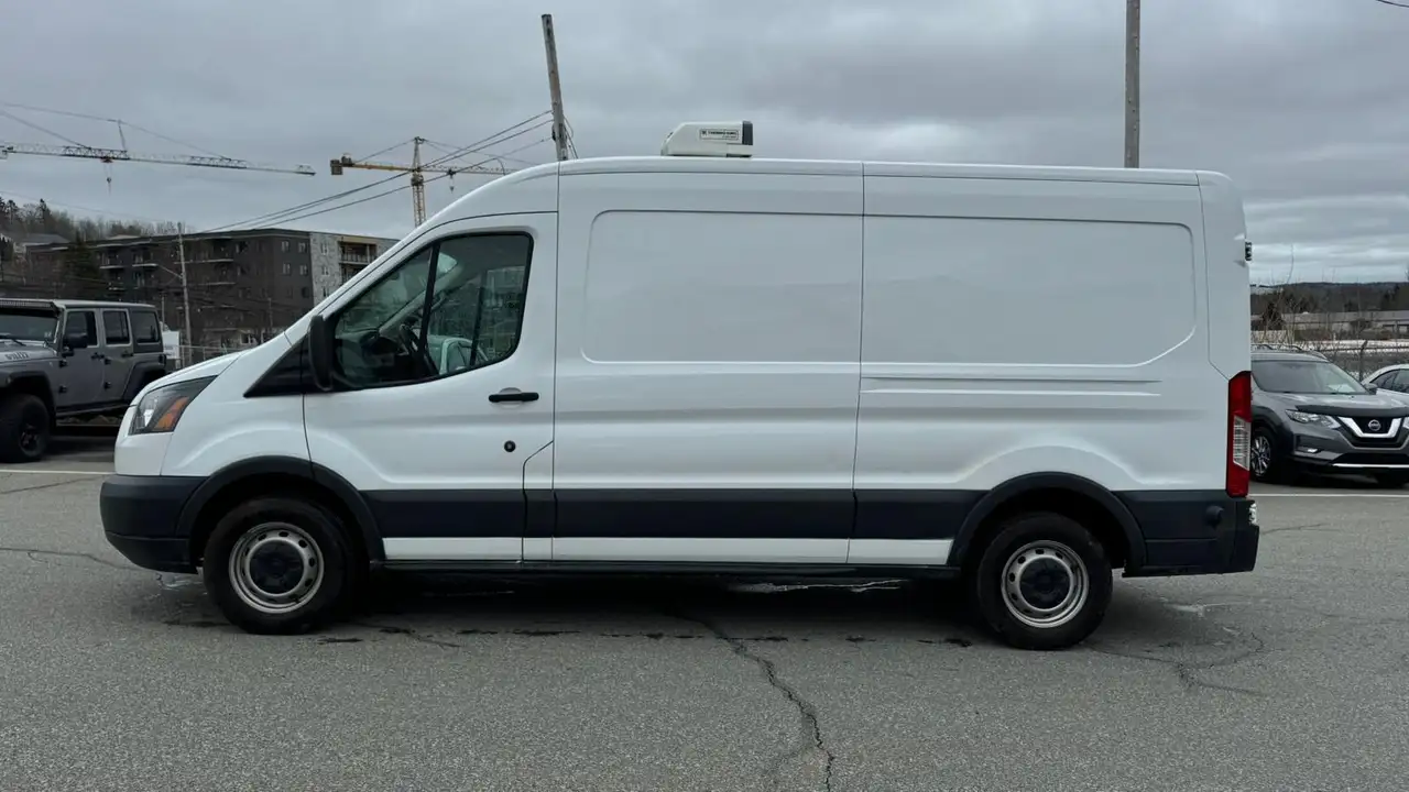 Ford Transit Cargo Van снимка Ford Transit Cargo Van