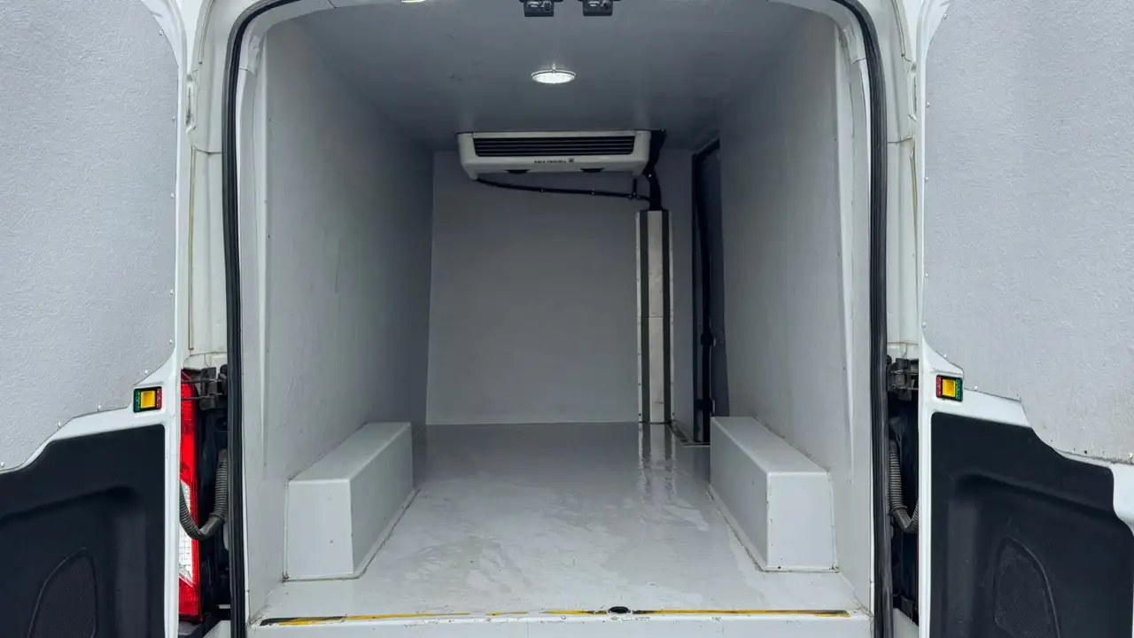 Ford Transit Cargo Van снимка Ford Transit Cargo Van