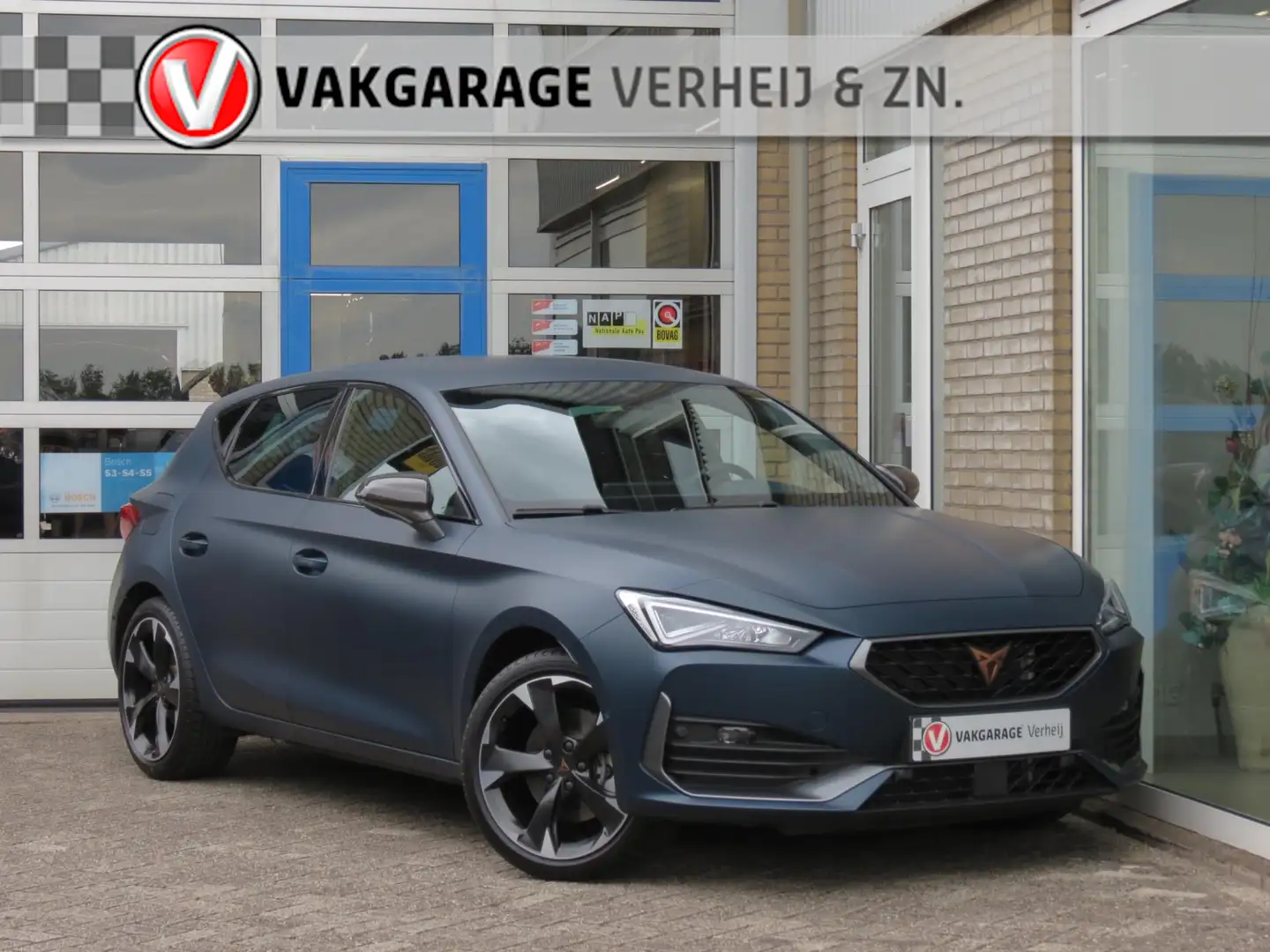 CUPRA Leon 1.4 e-Hybrid VZ Vol Leder|Matt|Camera|Winter Pack| Blauw - 1