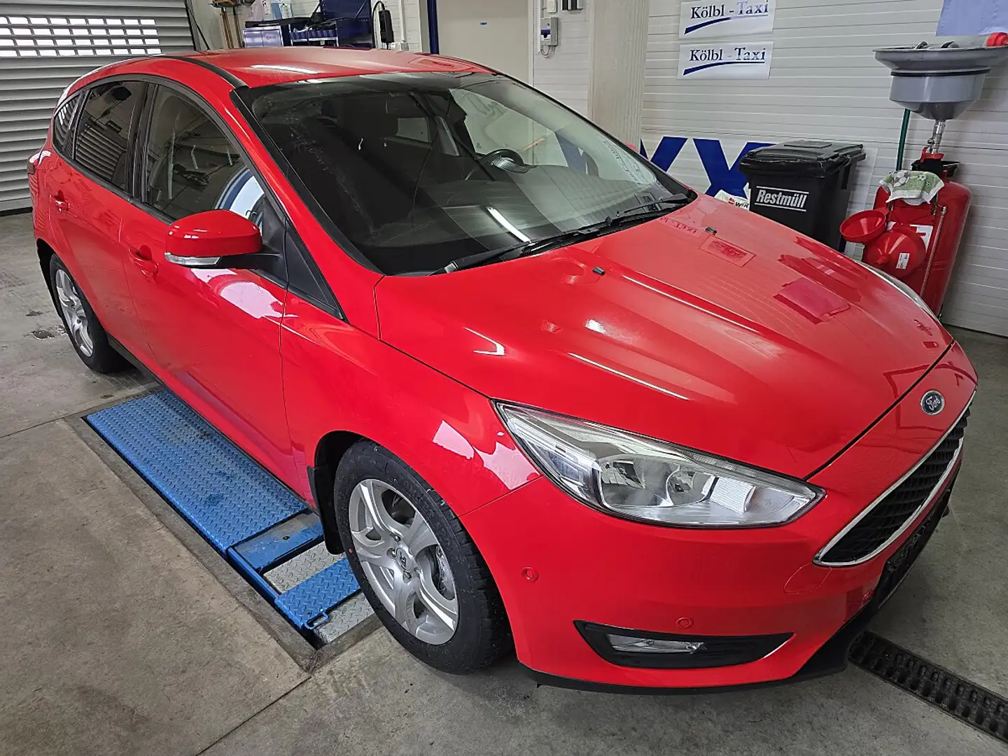 Ford Focus 1,0 EcoBoost Trend Rot - 1
