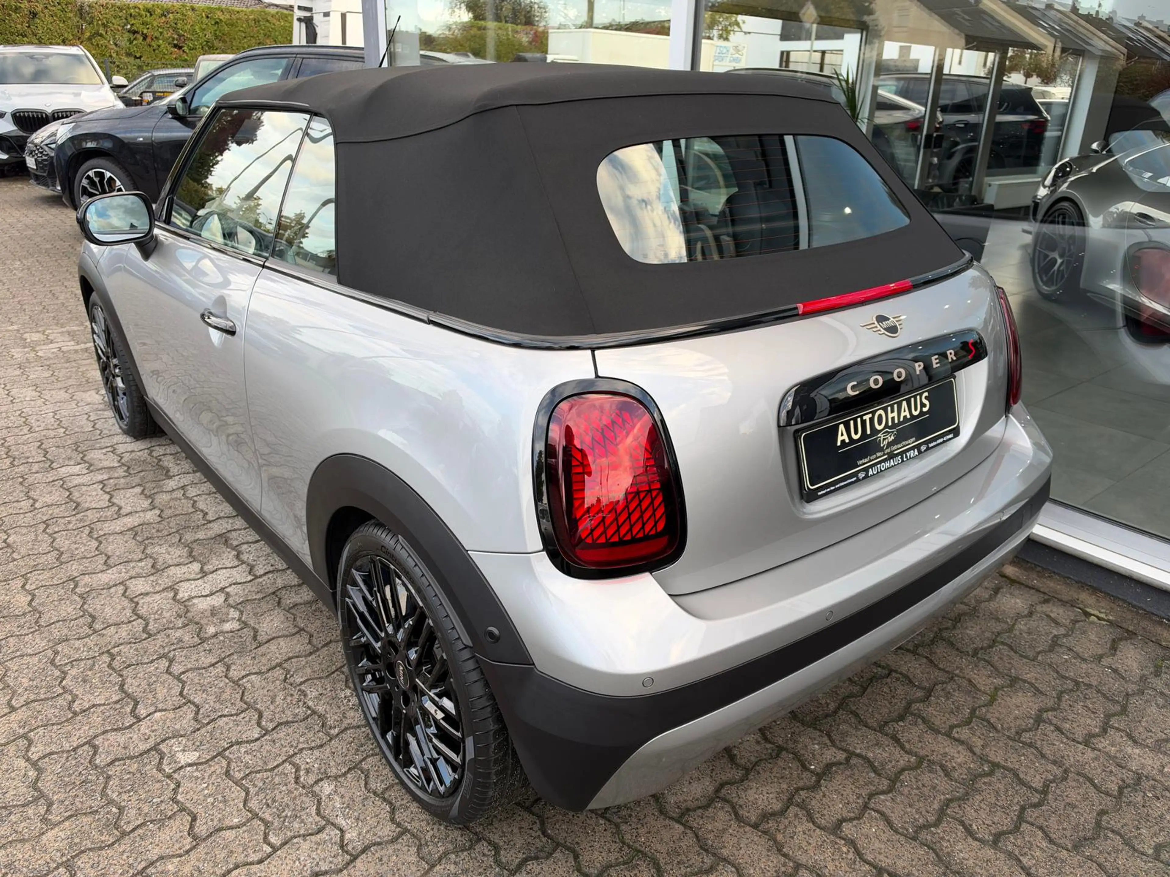 MINI Cooper S Cabrio *LED*NAVI*H&K*KAMERA*HUD*KEYLESS* — photo 3