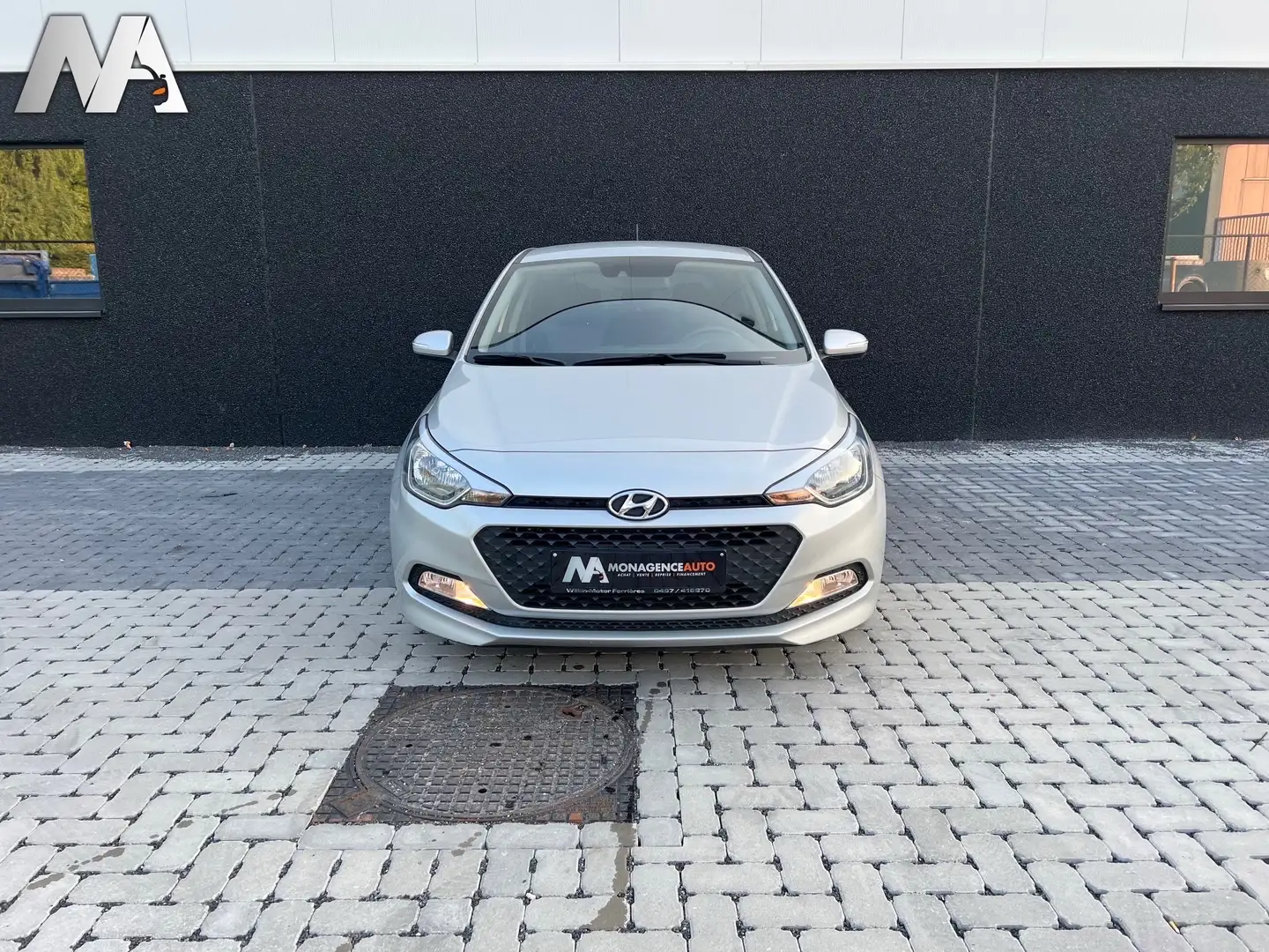 Hyundai i20 -  Premier proprietaire Gris - 2