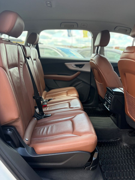Audi Q7 45 TDI quattro basis — photo 13