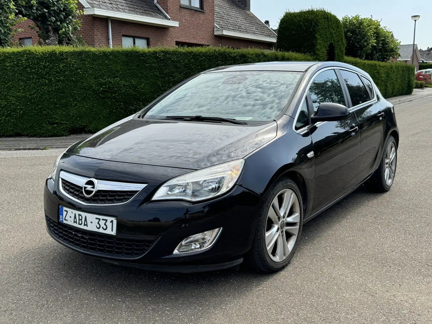 Opel Astra 1.7 CDTI 125 ch FAP Connect Pack Gps Airco Cuire Noir - 1
