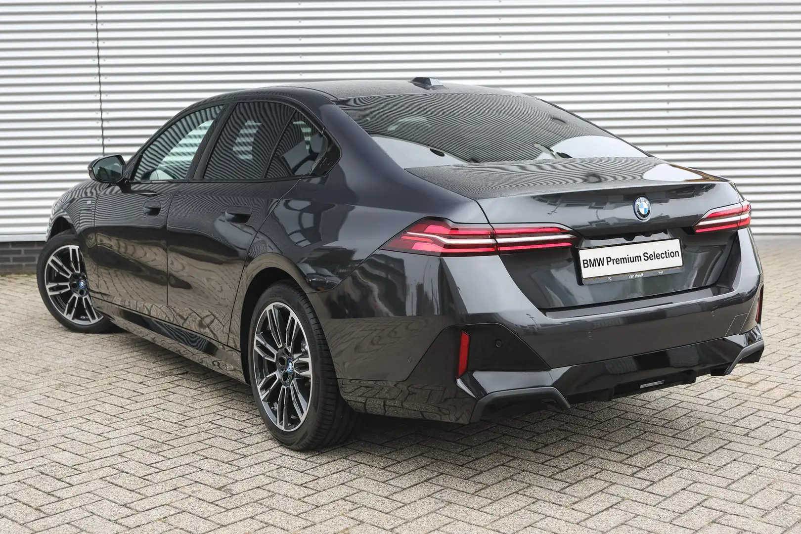 BMW 550 5 Serie 550e xDrive M Sport Automaat / Trekhaak / Gris - 2