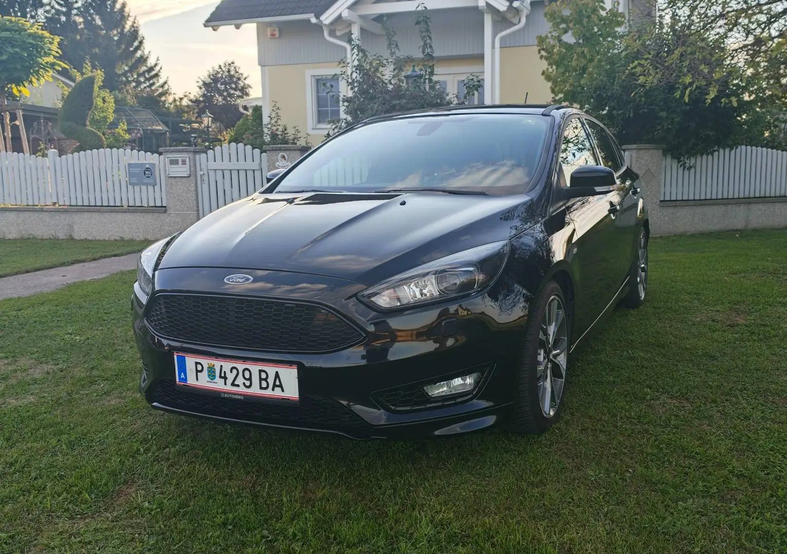 Ford Focus Ford Focus Ford Focus ST-Line 2.0 TDCi | 150 PS | Nur 81.000 km | Frisches Pickerl | Top Zustand Limousine Schwarz - 2