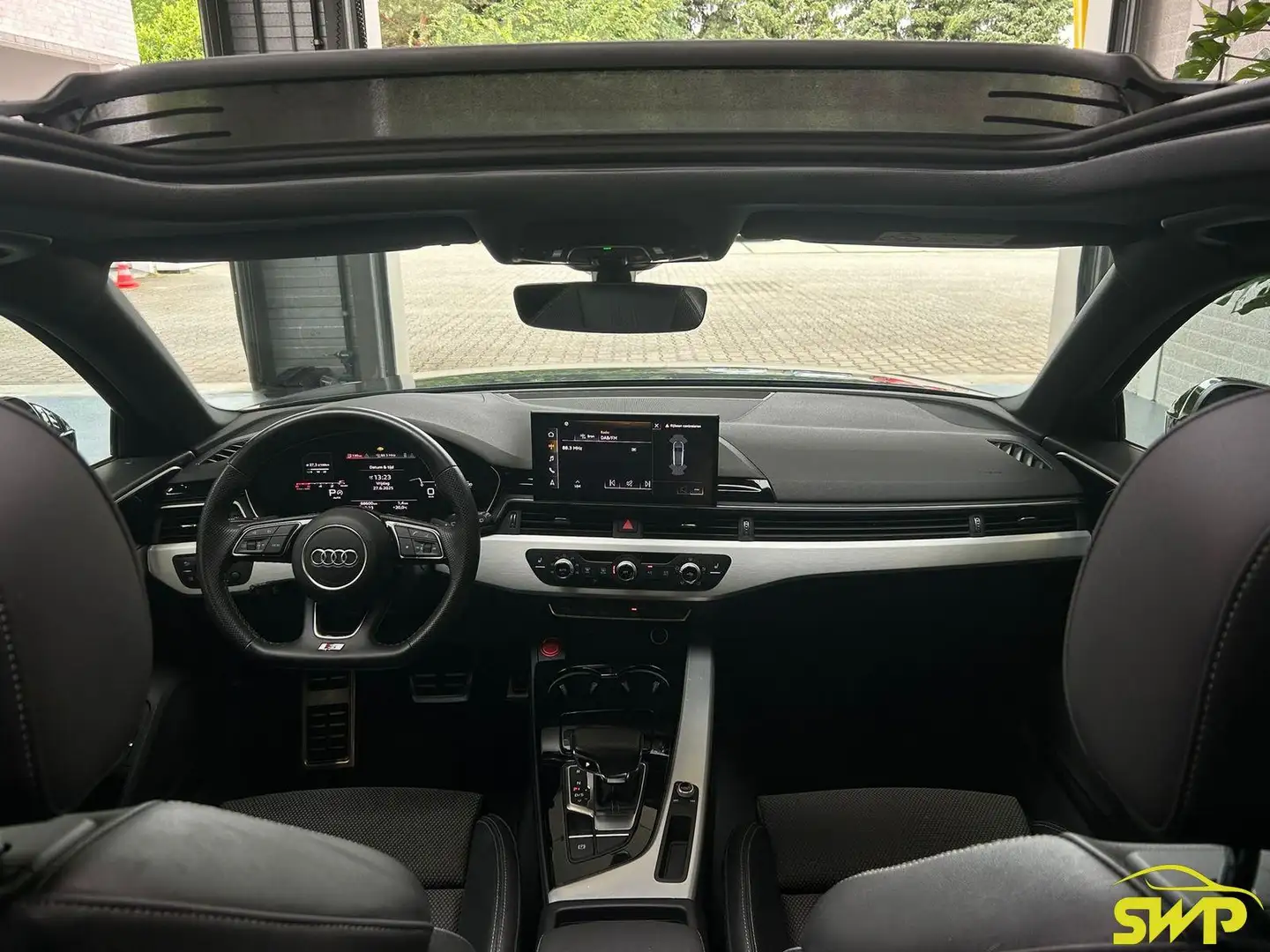 Audi A4 Avant 40 TFSI S-line | Pano | Navi | Black pack Grijs - 2