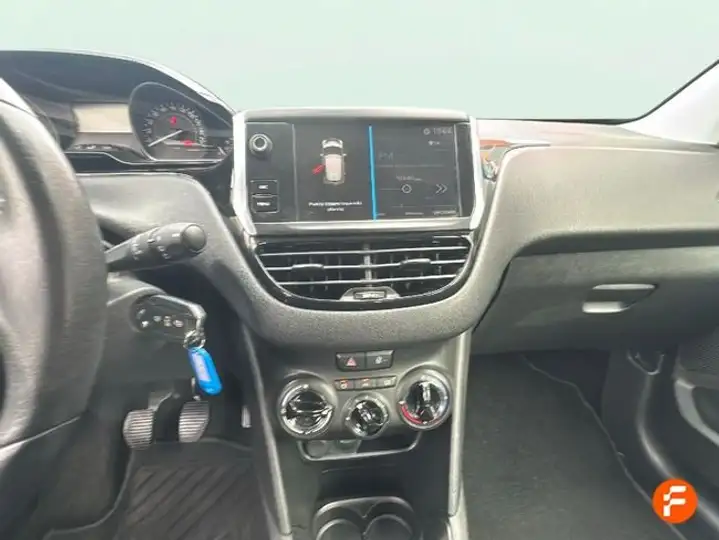Peugeot 208 2018, foto 13