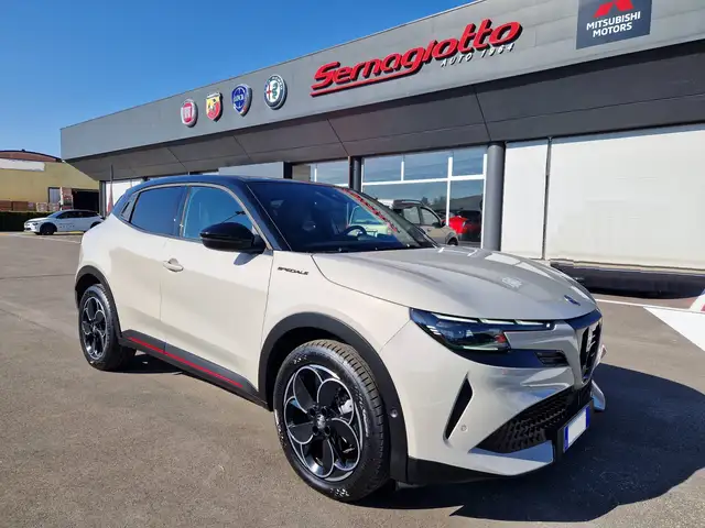 Alfa Romeo Junior BEV Elettrica 156cv Speciale KM 4.390 - AVORIO TETTO NERO