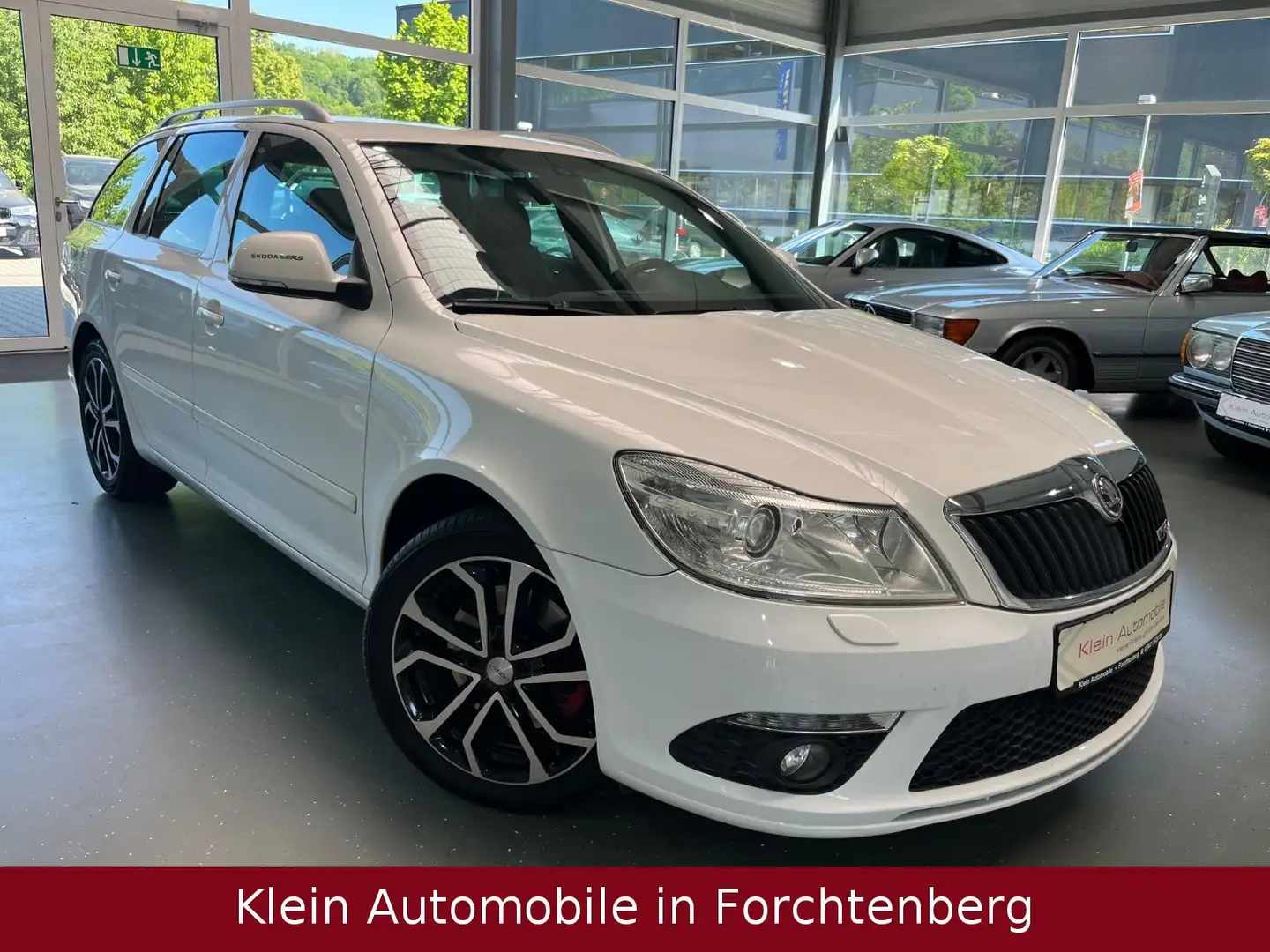 Skoda Octavia Combi RS Aut. Alcantara Navi Xenon 17"LM Weiß - 1