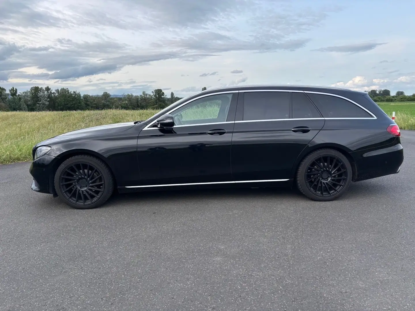 Mercedes-Benz E 200 E-Klasse T-Modell Diesel d T 9G-TRONIC Avantgarde Noir - 2