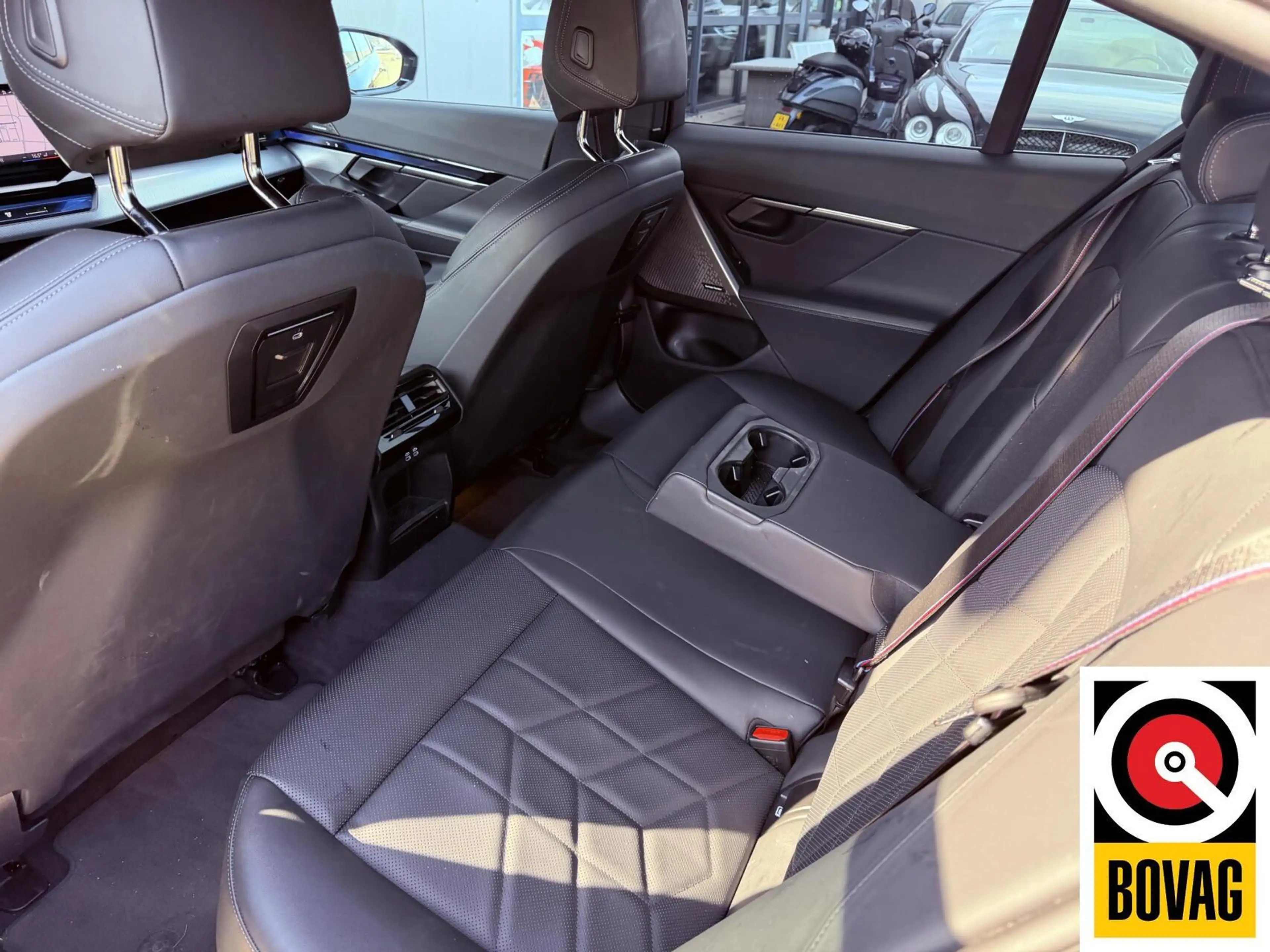 BMW i5 eDrive40 84 kWh — photo 12