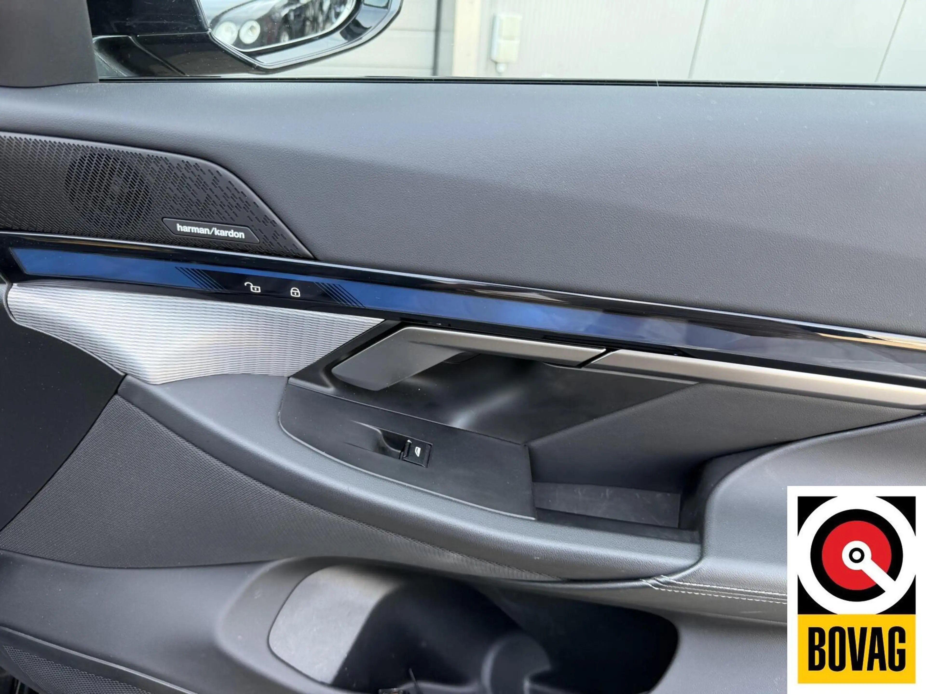 BMW i5 eDrive40 84 kWh — photo 16