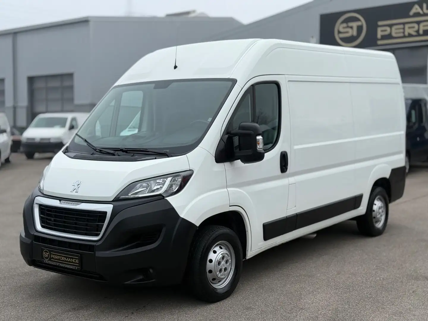 Peugeot Boxer 335 L2H2 BlueHDi 130 KLIMA SORTIMO AHK SHZ Blanc - 1