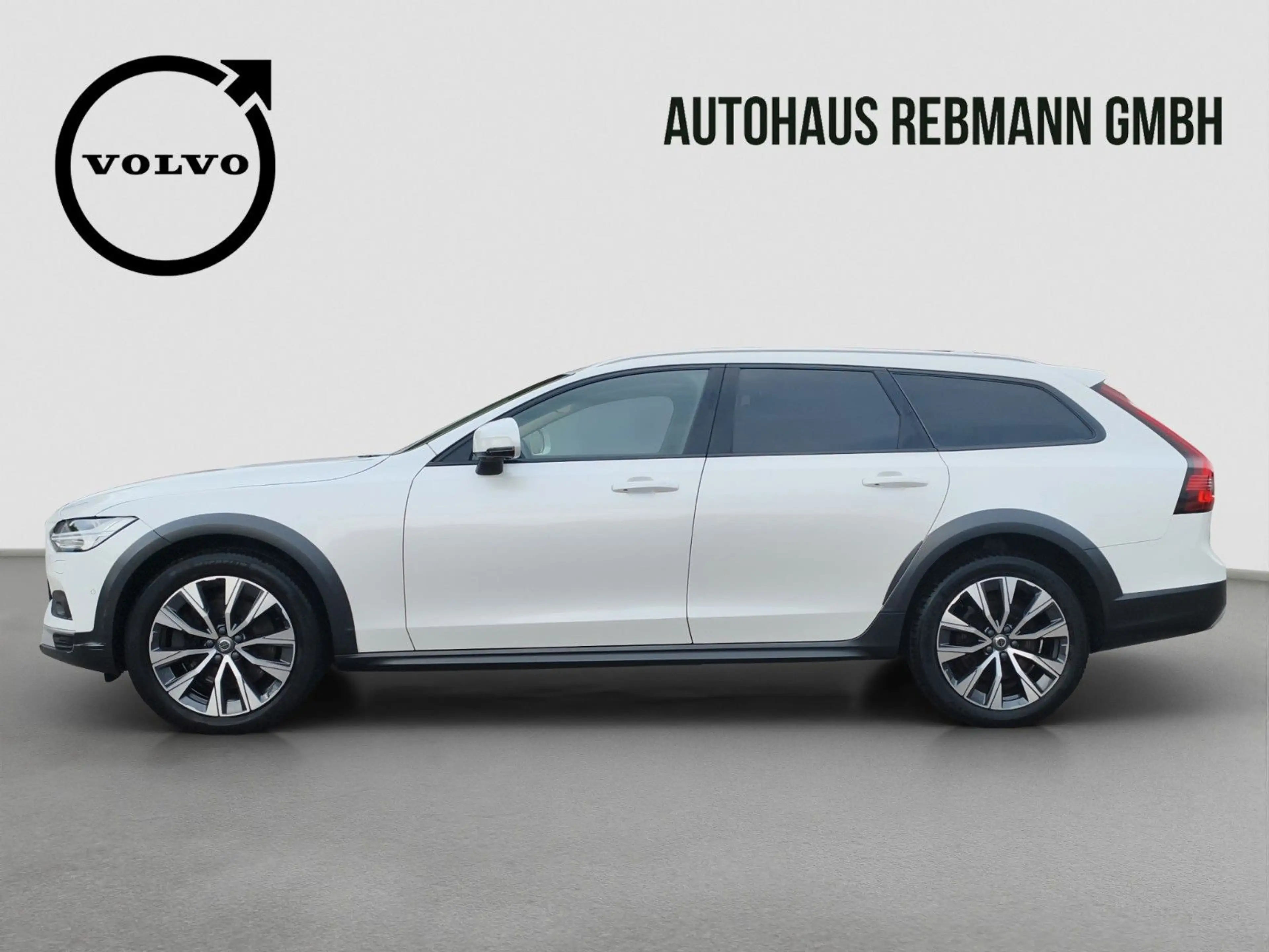 Volvo V90 Cross Country B5 Ultimate AWD — photo 3
