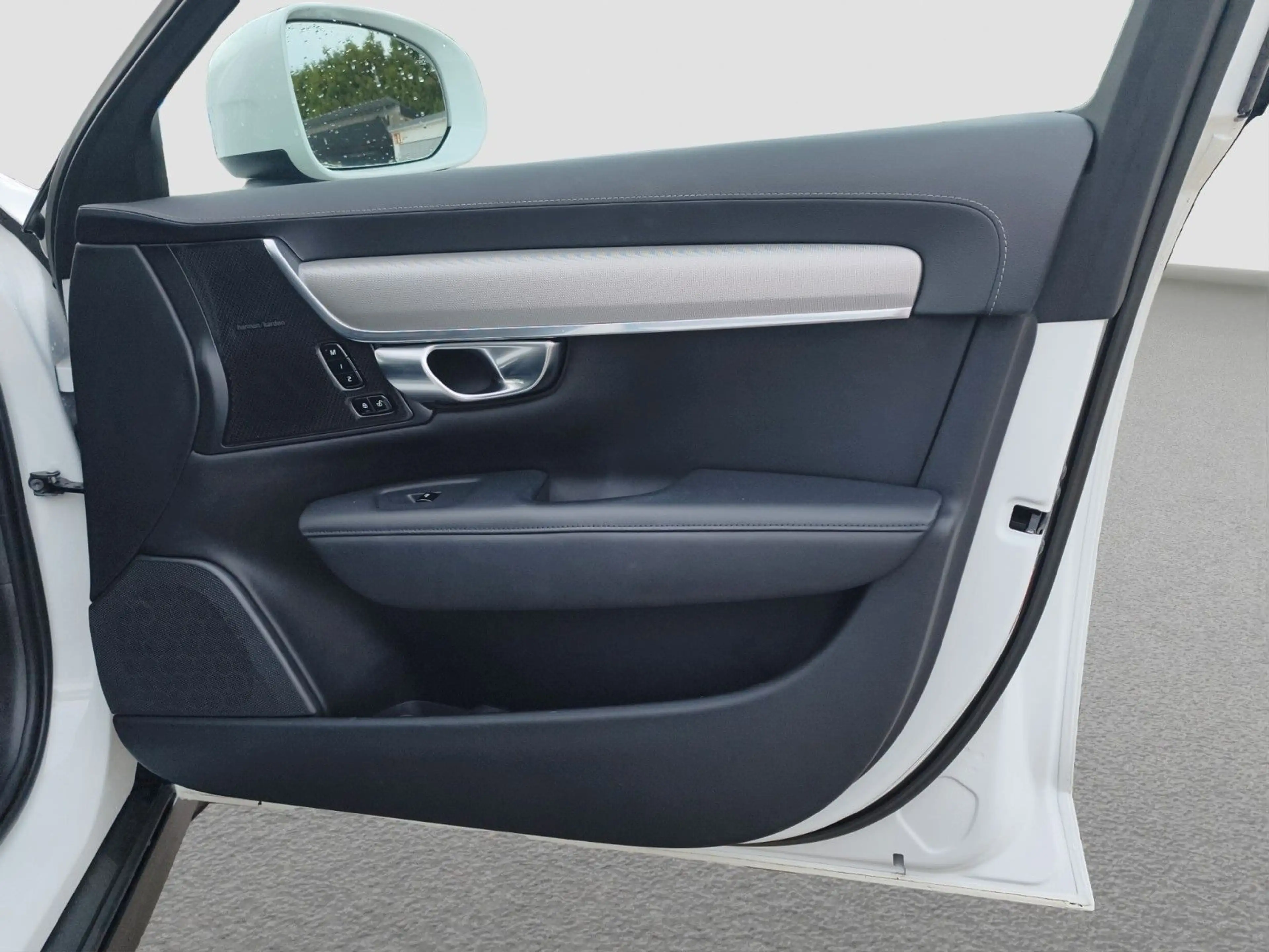 Volvo V90 Cross Country B5 Ultimate AWD — photo 15