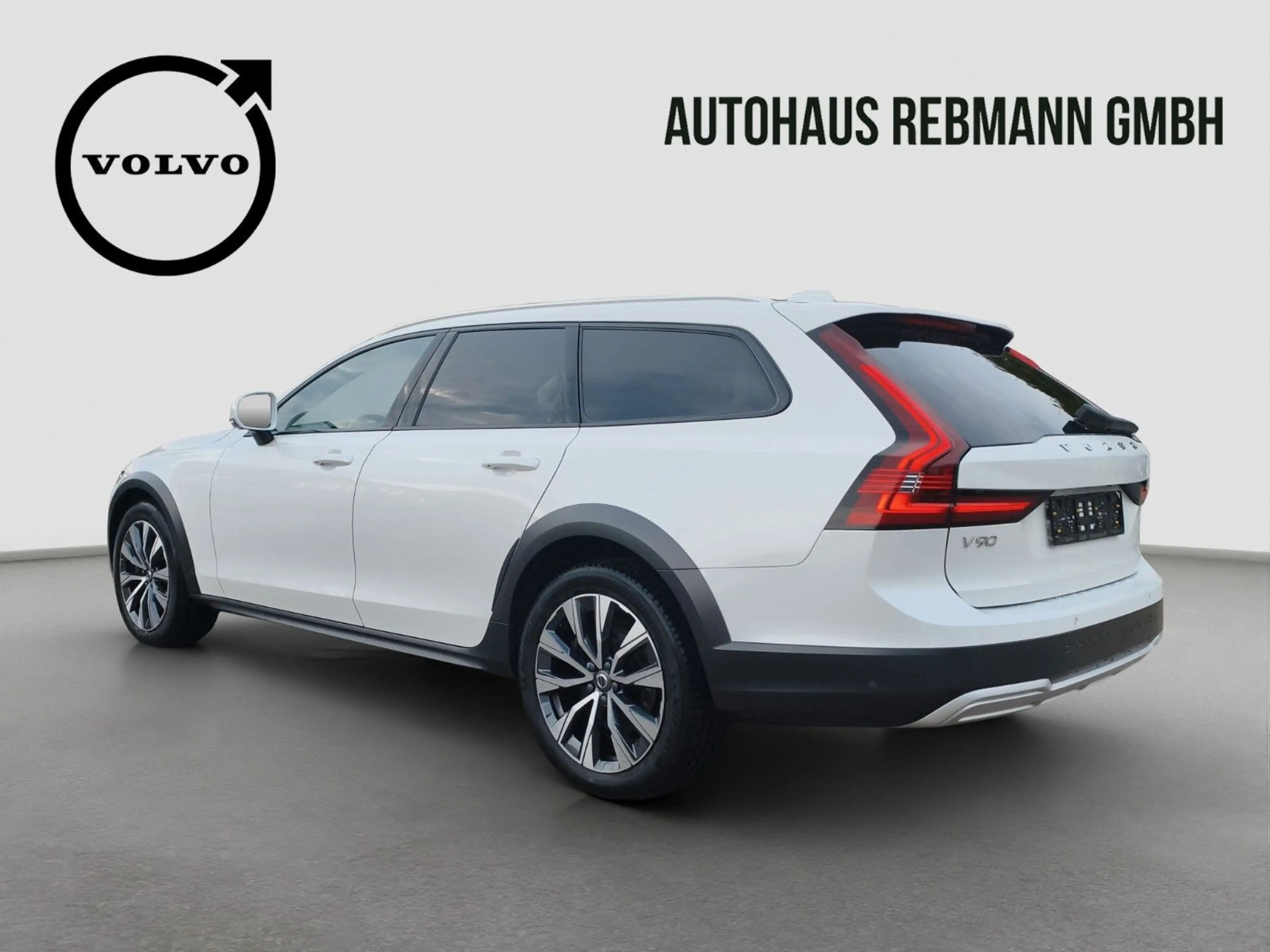 Volvo V90 Cross Country B5 Ultimate AWD — photo 4