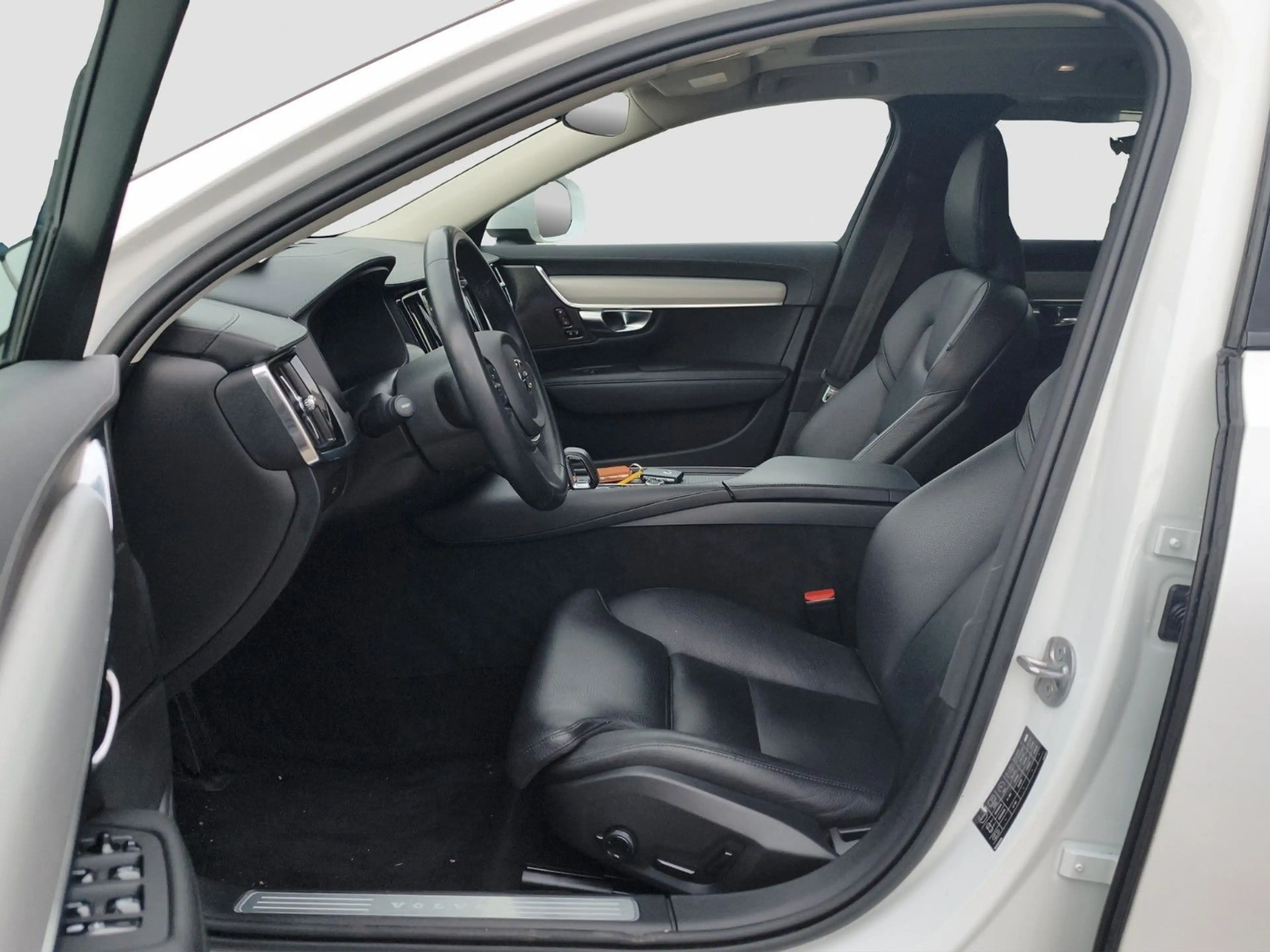 Volvo V90 Cross Country B5 Ultimate AWD — photo 9