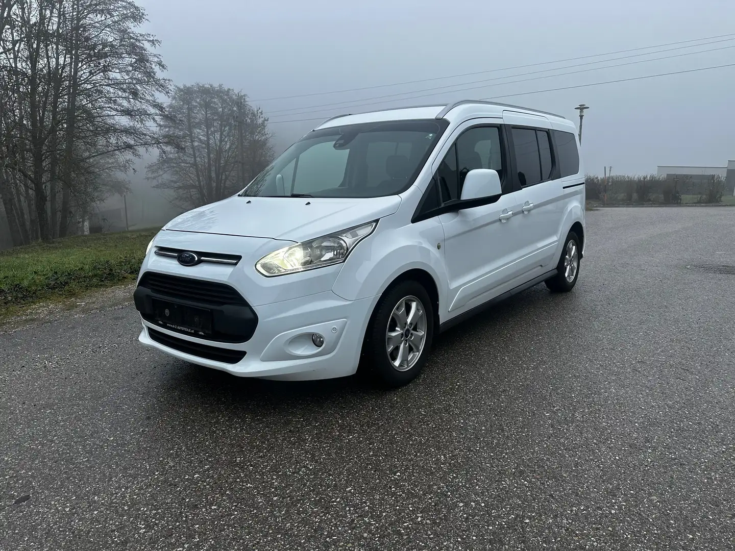 Ford Tourneo Connect Titanium 1,5 TDCi Start/Stop L2 Kombi Weiß - 1