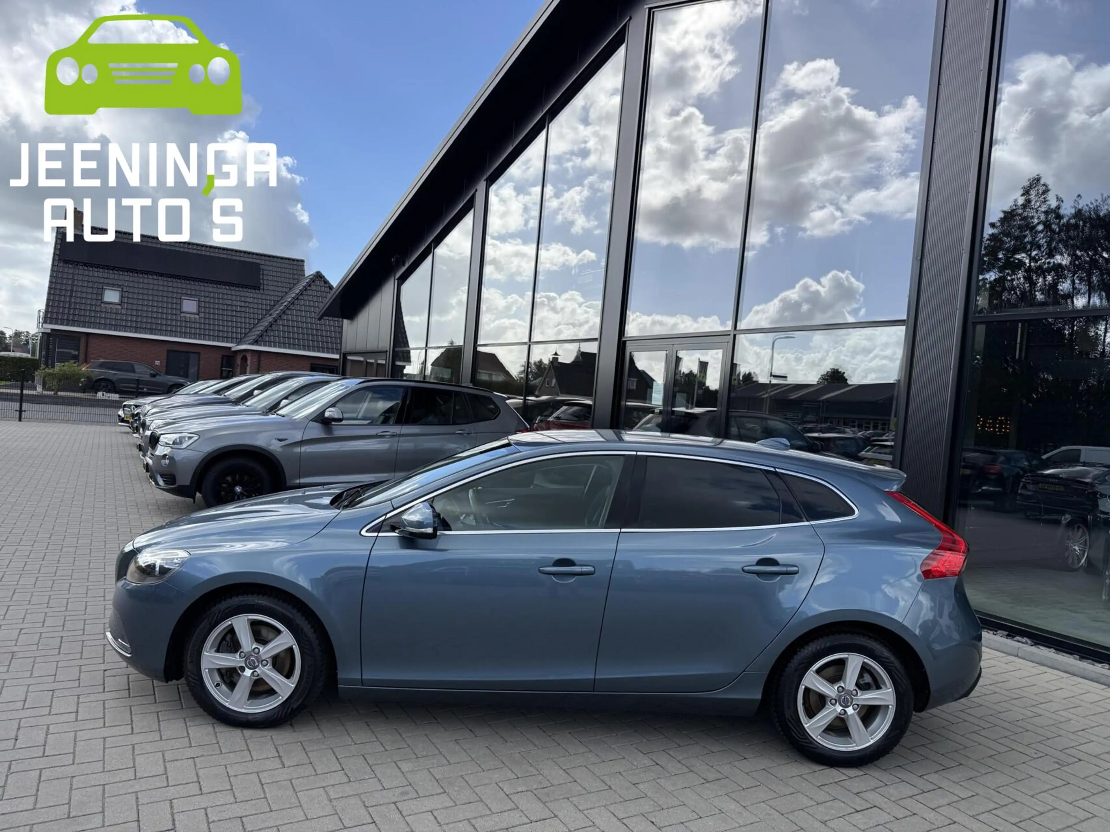 Volvo V40 1.6 T4 Momentum|Clima|Navi|Af.Trekhaak — photo 23