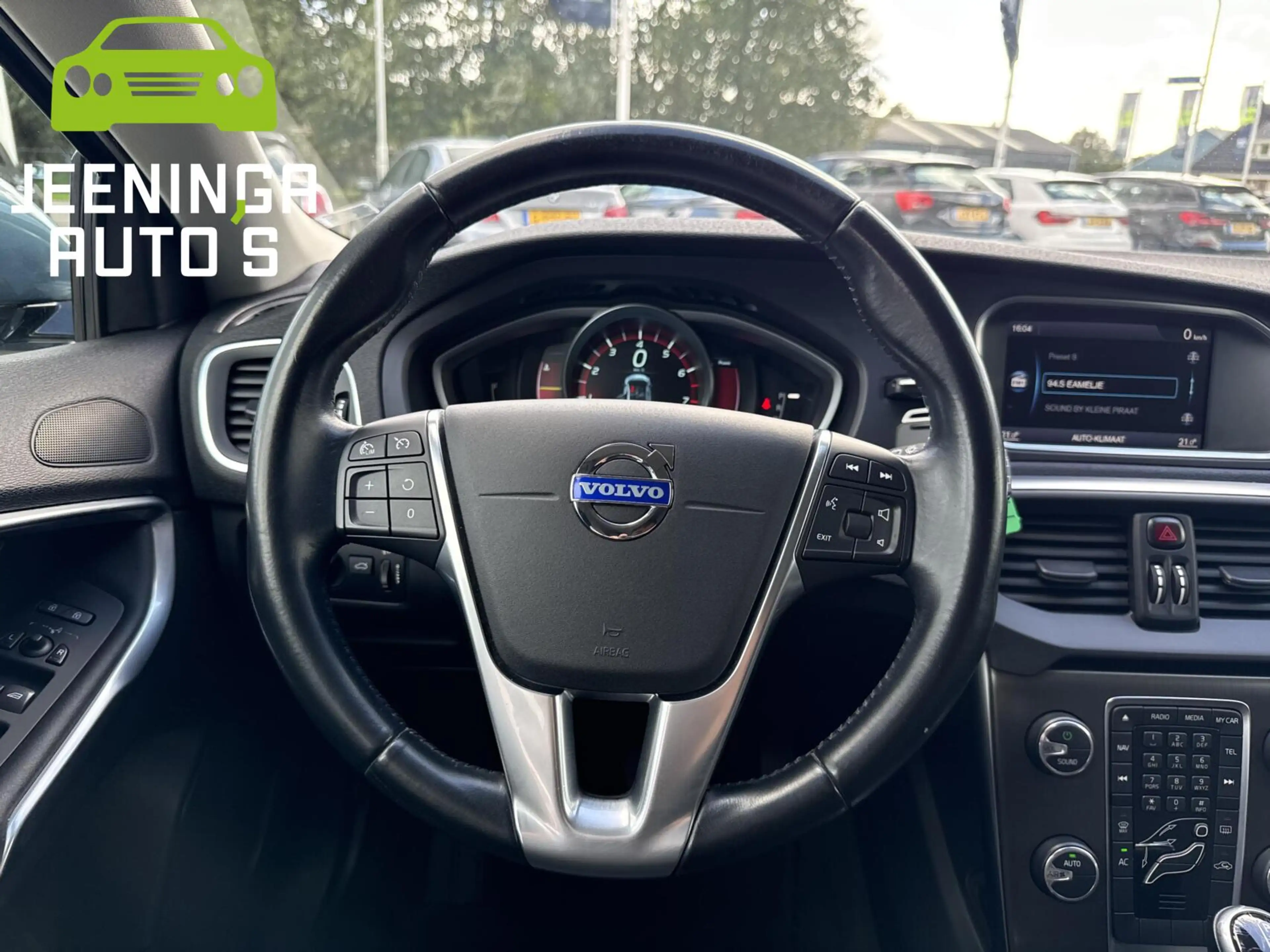 Volvo V40 1.6 T4 Momentum|Clima|Navi|Af.Trekhaak — photo 11