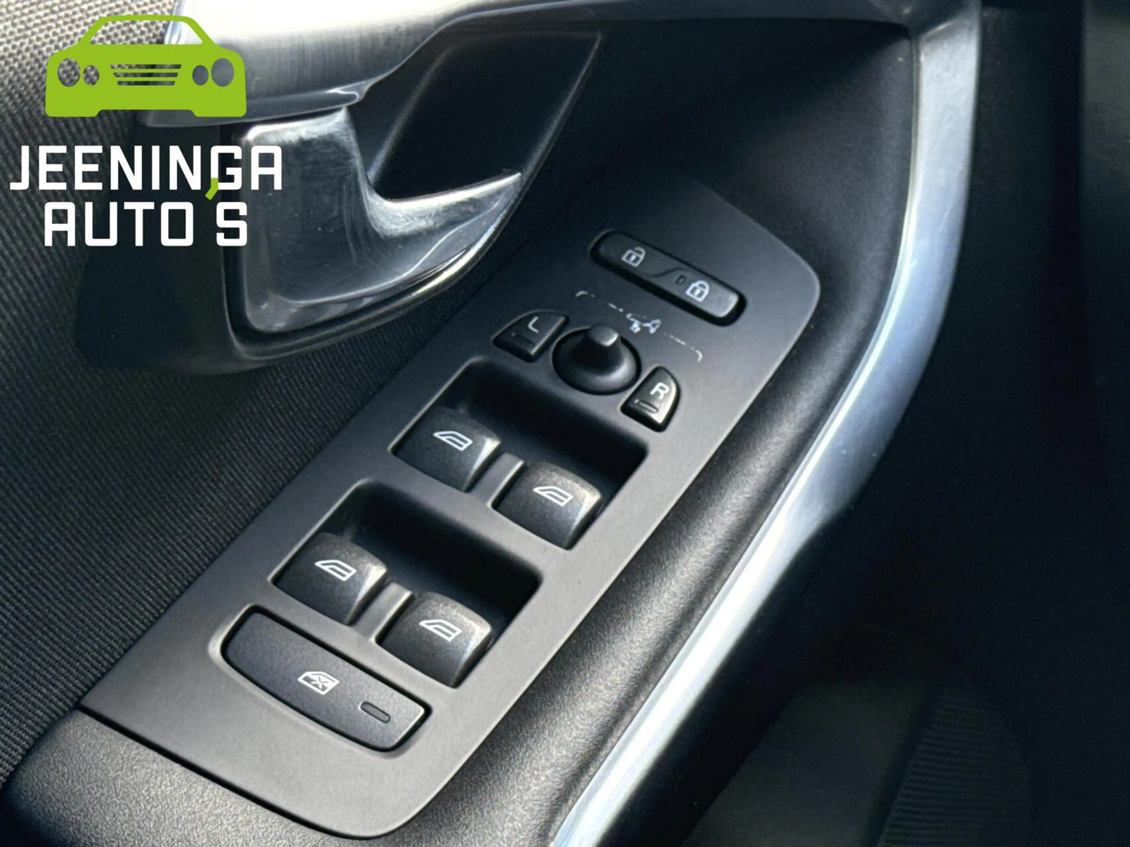 Volvo V40 1.6 T4 Momentum|Clima|Navi|Af.Trekhaak — photo 25
