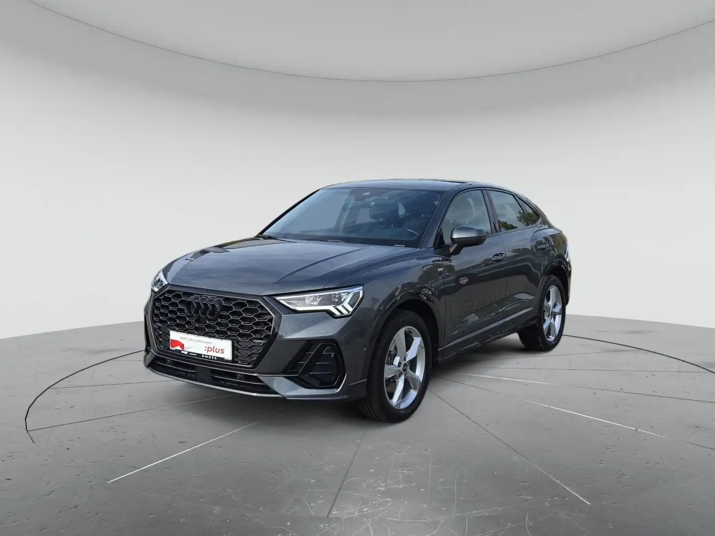 Audi Q3 S line 45 TFSI e S tr., LED/KAM/NAV Grau - 2