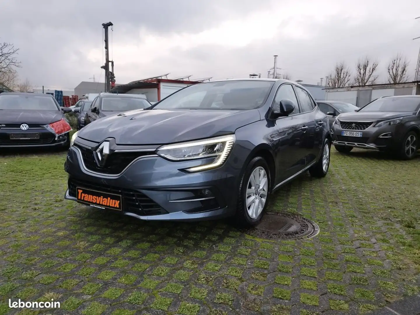 Renault Megane 1.l tce 115 busness 5 portes Grau - 2