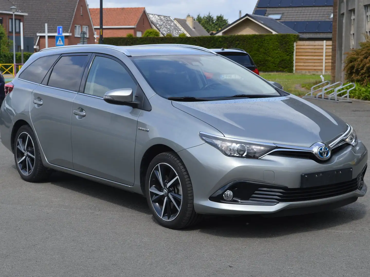 Toyota Auris Touring Sports 1.8i HYBRIDE Lounge E-CVT Szürke - 2