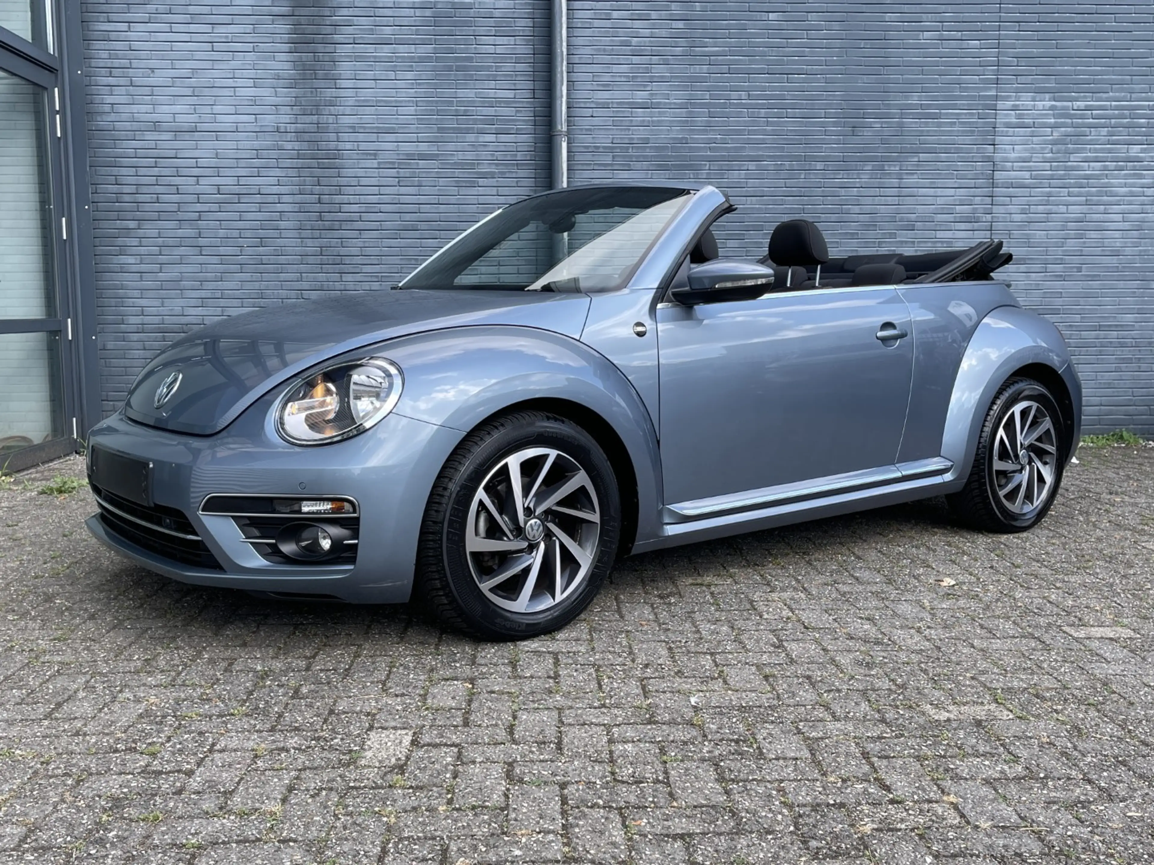 Volkswagen Beetle 1.2 TSI Sound Exclusive Series Cabriolet | Navi & — photo 2