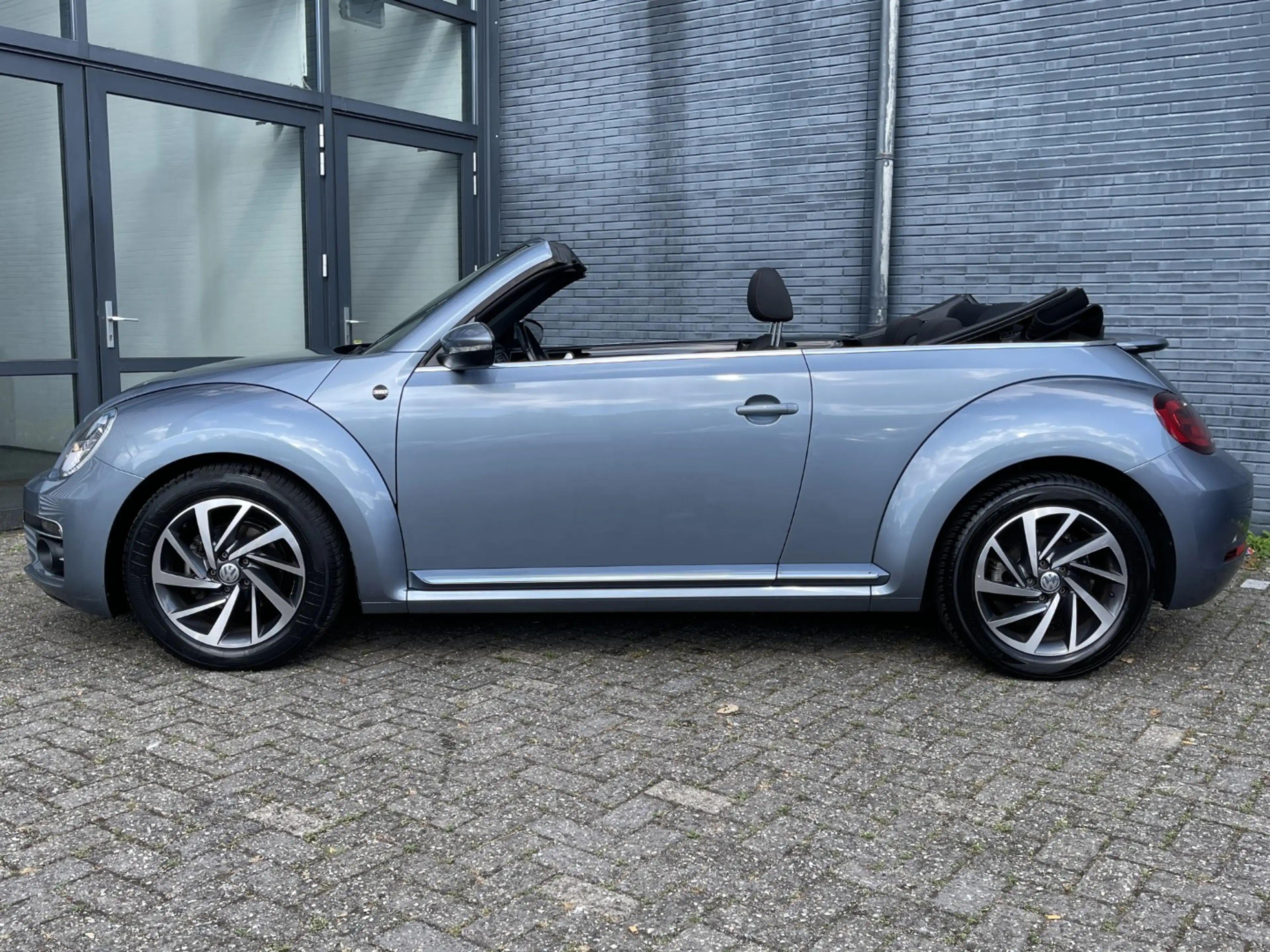 Volkswagen Beetle 1.2 TSI Sound Exclusive Series Cabriolet | Navi & — photo 4