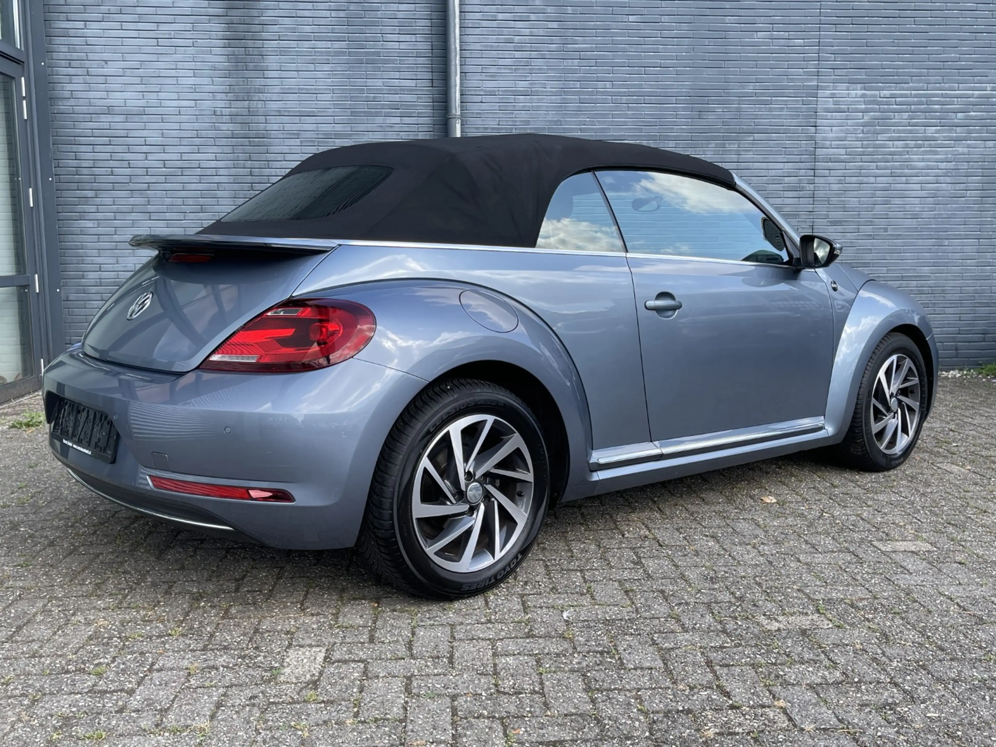 Volkswagen Beetle 1.2 TSI Sound Exclusive Series Cabriolet | Navi & — photo 3
