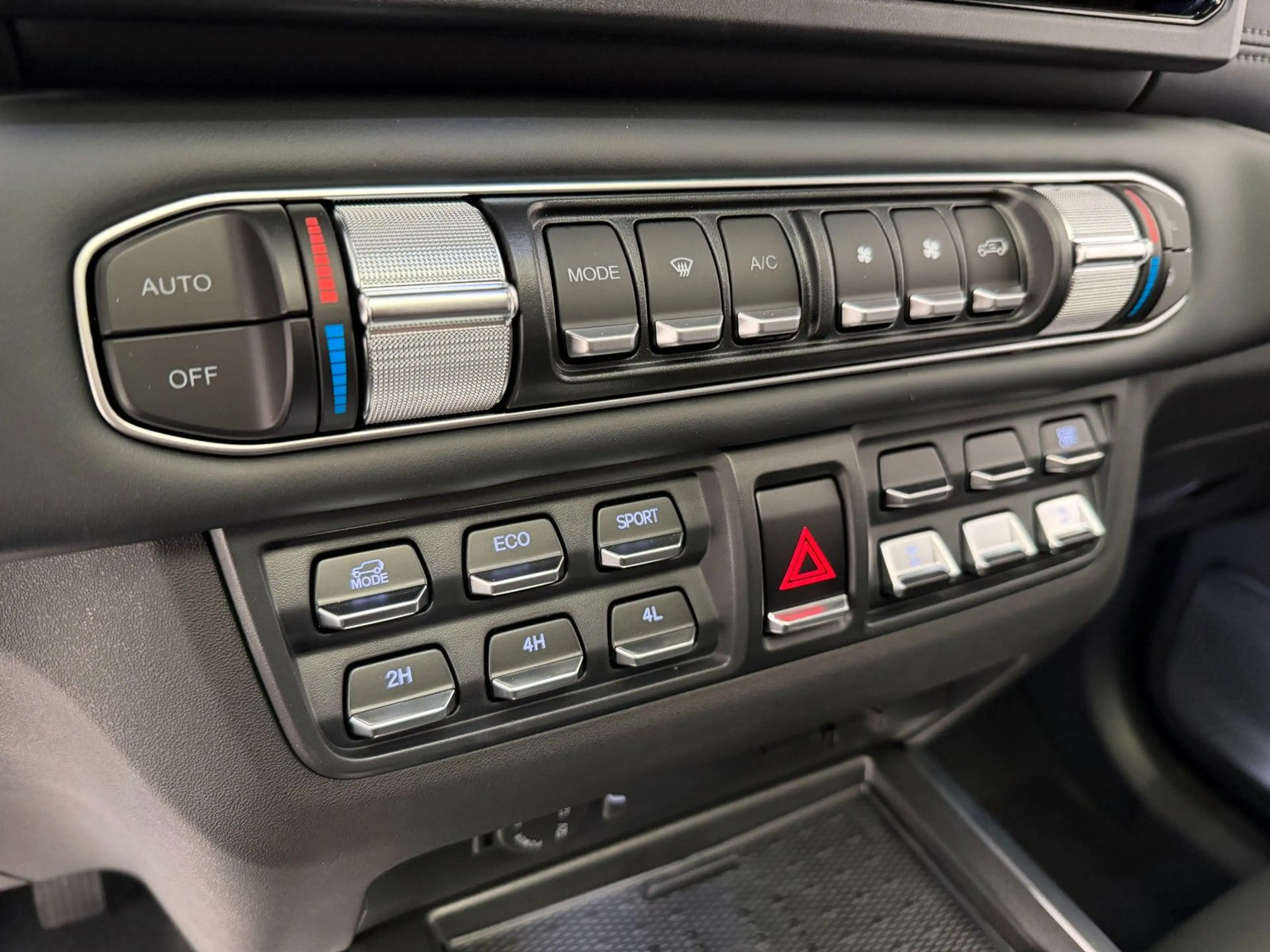 BAW 212 Pick-Up Leder 2.3 Automatik — photo 11