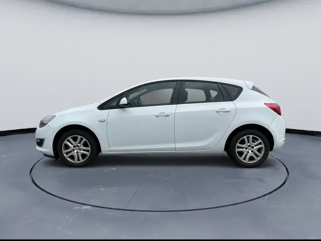 Opel Astra view 2