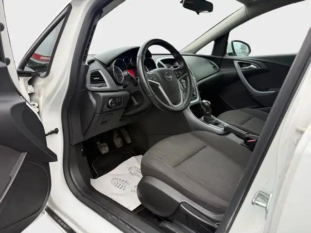 Opel Astra view 11